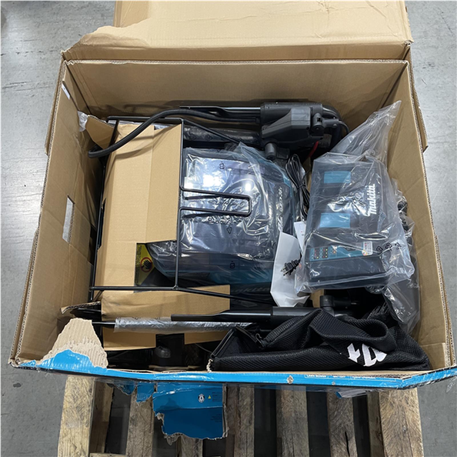 DALLAS LOCATION- AS-IS MAKITA 21 in. 18V X2 (36V) LXT Lithium-Ion Cordless Walk Behind Self Propelled Lawn Mower Kit