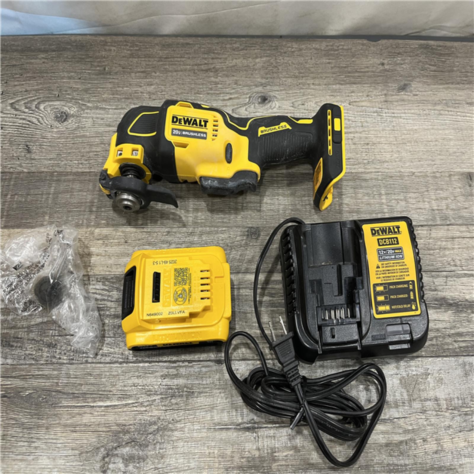 AS-IS DEWALT ATOMIC 20V MAX Cordless Brushless Oscillating Multi Tool Kit