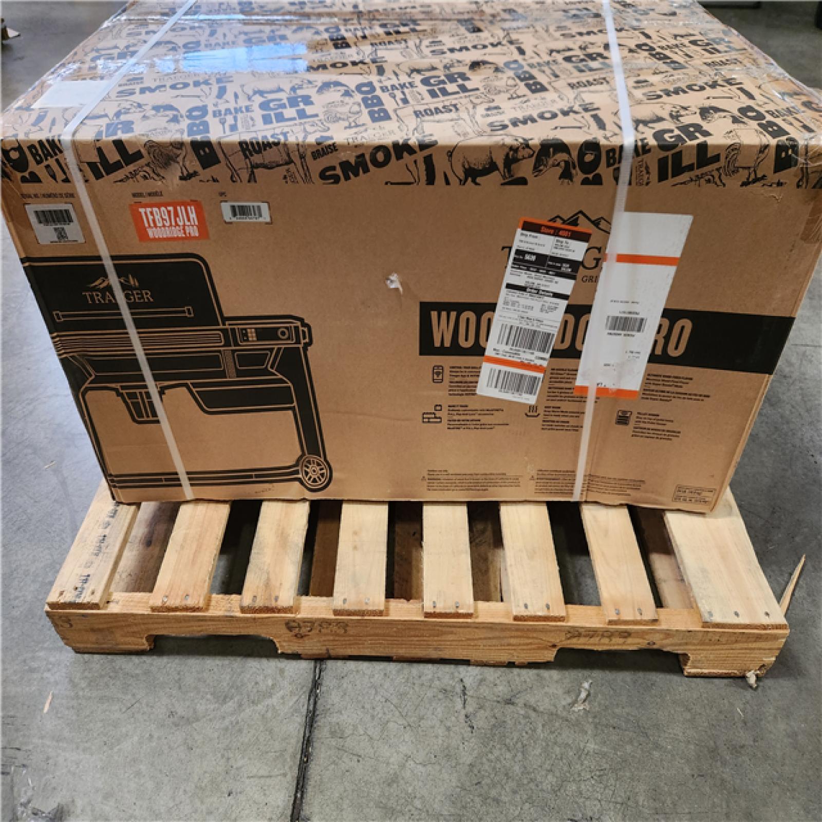 Phoenix NEW Traeger Woodridge Pro Wi-Fi Pellet Grill and Smoker in Black