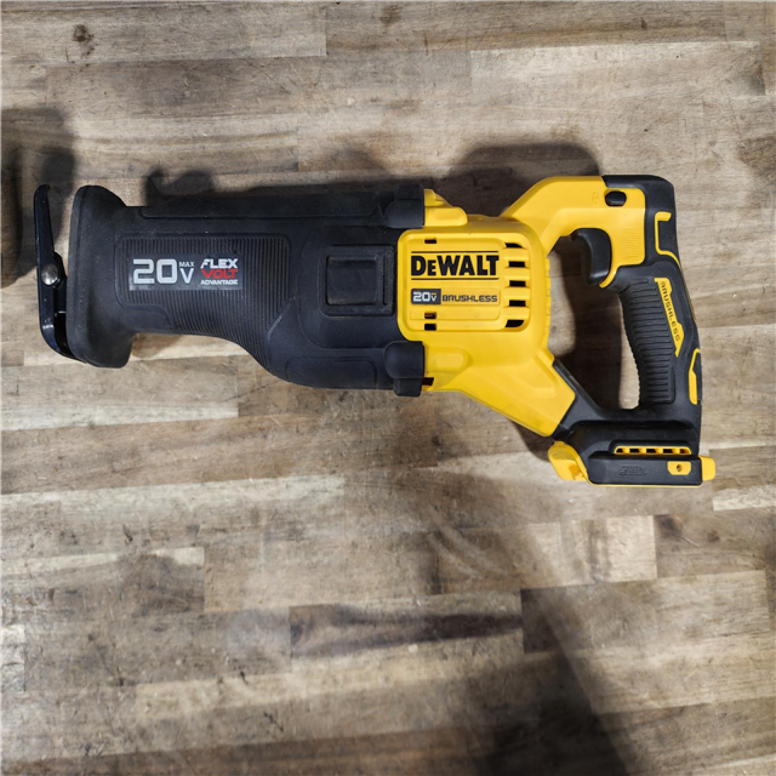 HOUSTON LOCATION - AS-IS DEWALT DCS386B 20V FLEXVOLT Advantage Reciprocating Saw W/ BATTERY & CHARGER
