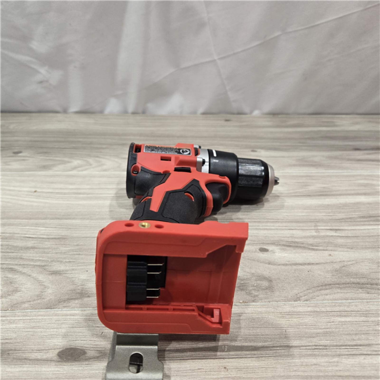 AS-IS Milwaukee 3601-22CT M18 18V Drill/Driver Kit
