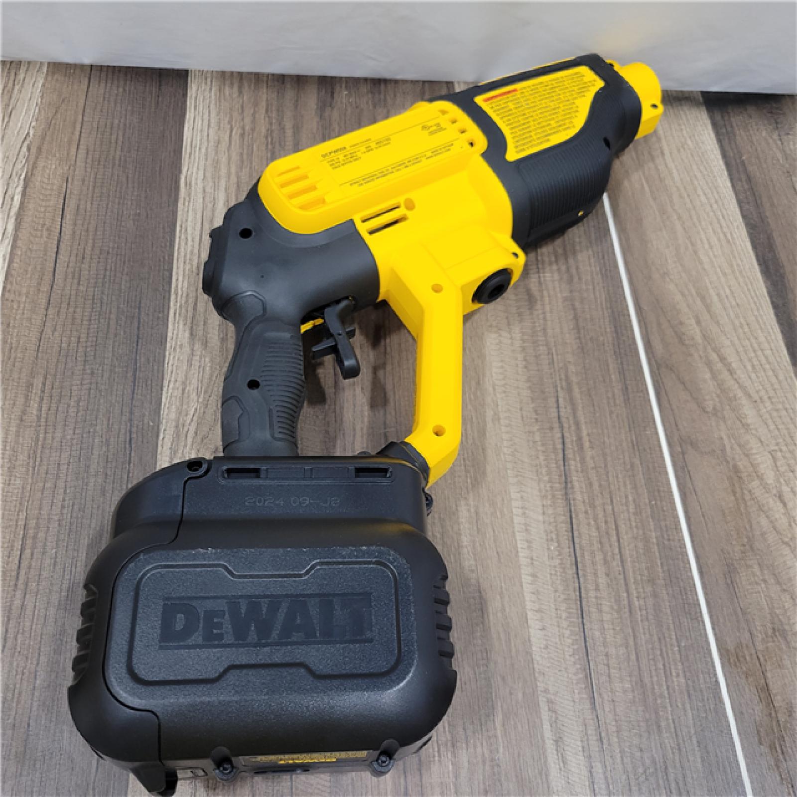 AS-IS DEWALT  20V 550 PSI  1 GPM Cordless Power Cleaner W/ 4 Nozzles Tool-Only DCPW550B