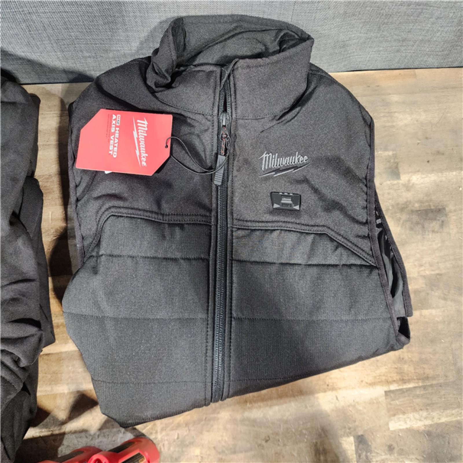 HOUSTON LOCATION - AS-IS MILWAUKEE 2 HEATED CLOTHING COMBO KIT