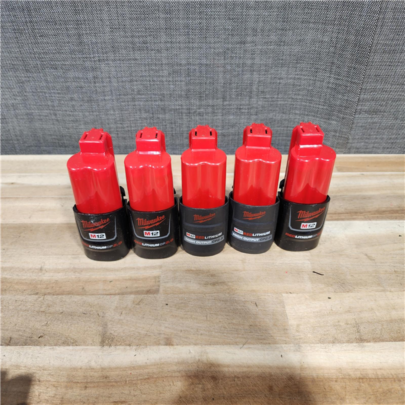 HOUSTON LOCATION - AS-IS MILWAUKEE BATTERY PACK QTY - 15