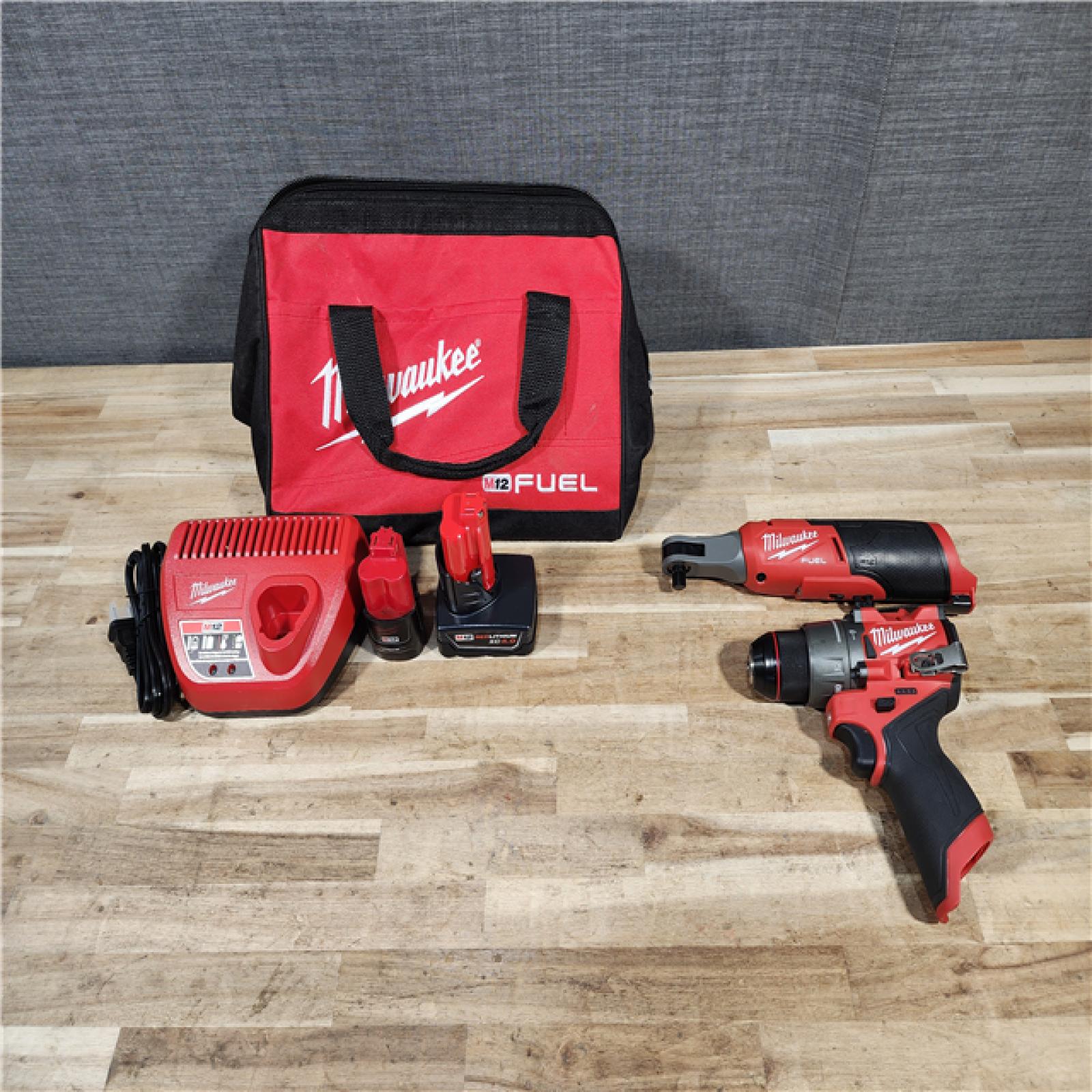 HOUSTON LOCATION - AS-IS MILWAUKEE 2 TOOL COMBO KIT W/ (2) BATTERY & CHARGER