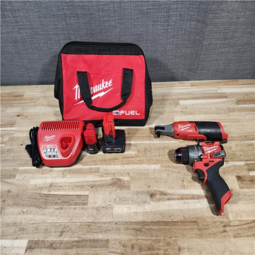 HOUSTON LOCATION - AS-IS MILWAUKEE 2 TOOL COMBO KIT W/ (2) BATTERY & CHARGER