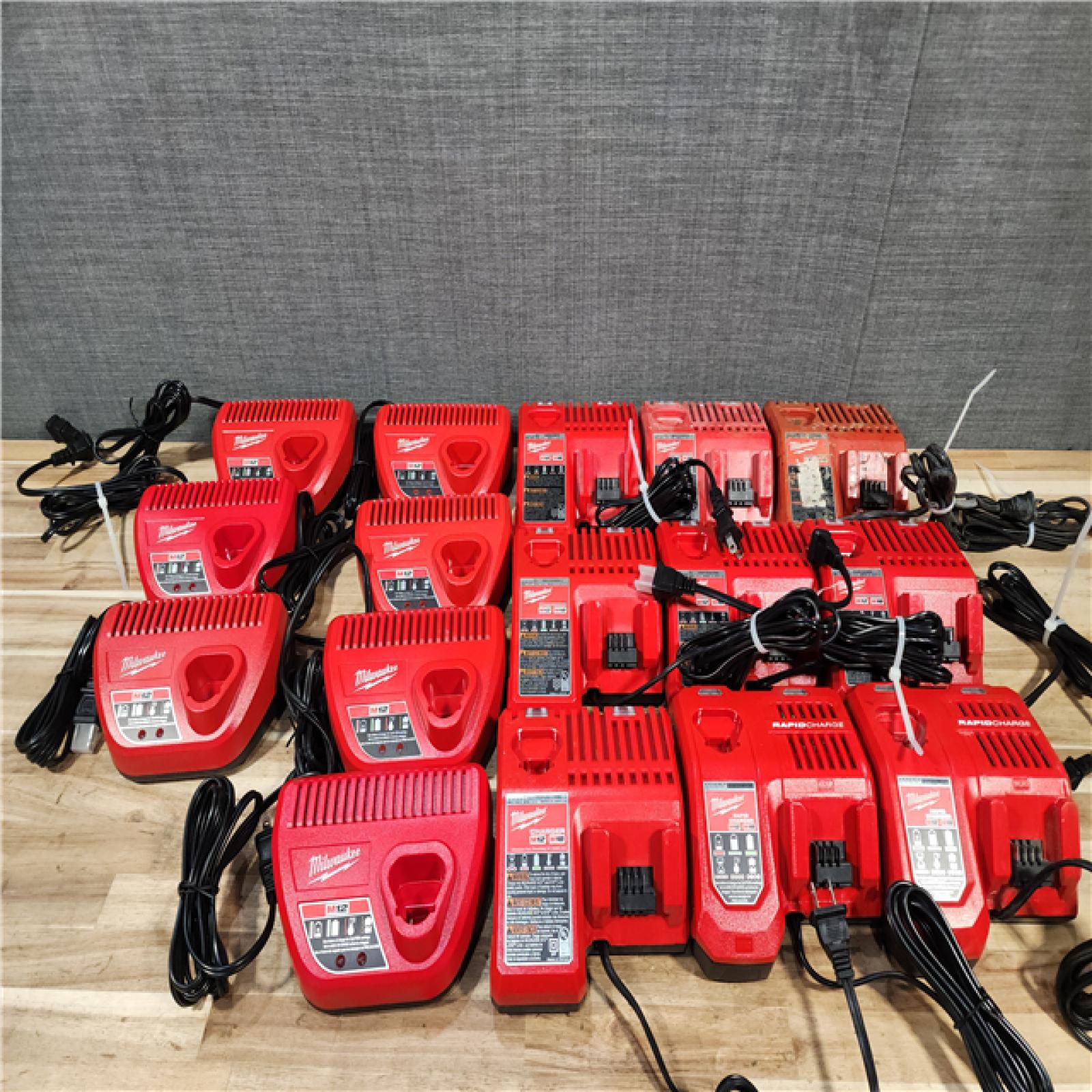 HOUSTON LOCATION - AS-IS MILWAUKEE BATTERY CHARGER PACK QTY - 16