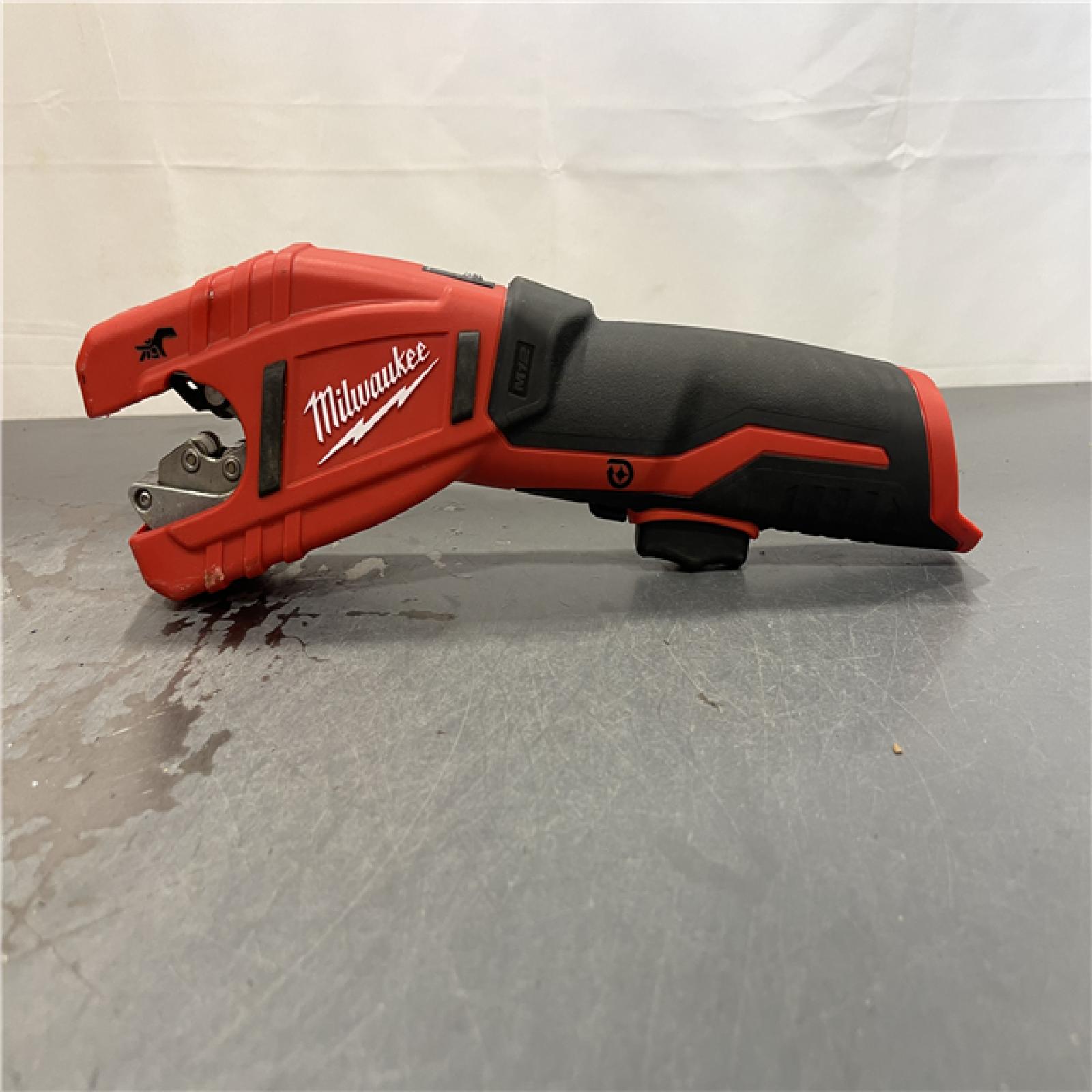 AS-IS - Milwaukee M12 12V Lithium-Ion Cordless Copper Tubing Cutter