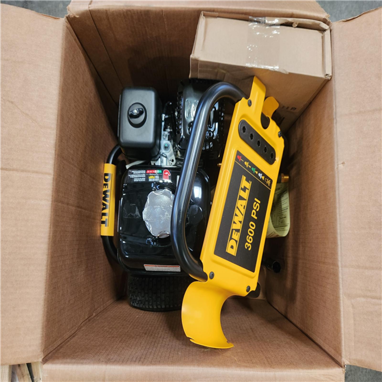 Phoenix NEW DEWALT 3600 PSI 2.5 GPM Cold Water Gas Professional Pressure Washer with HONDA GX200 Engine