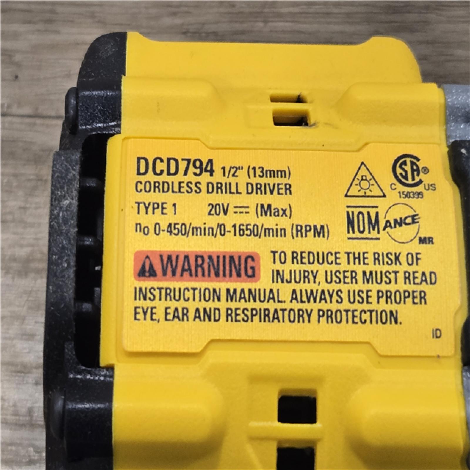 AS-IS DEWALT Atomic 20V Cordless Compact 1/2 in. Drill/Driver Kit