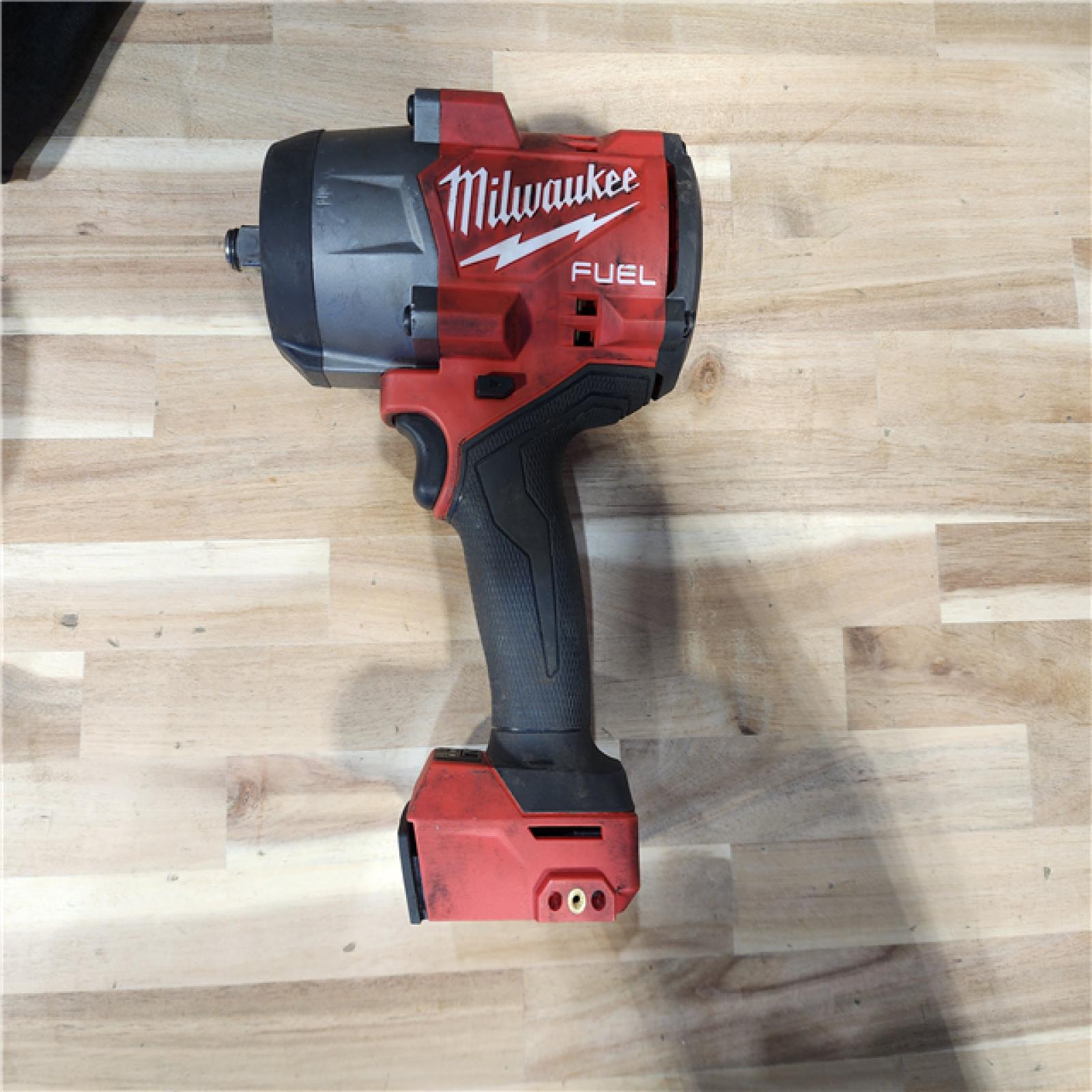 HOUSTON LOCATION - AS-IS Milwaukee  FUEL 18V Lithium-Ion Brushless Cordless 1/2 in. Impact Wrench w/Friction Ring Kit