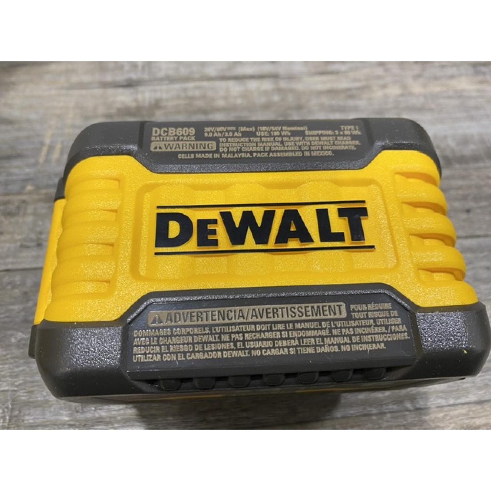AS-IS DEWALT 20V/60V MAX FLEXVOLT Lithium-Ion 9.0Ah Battery and Charger Starter Kit