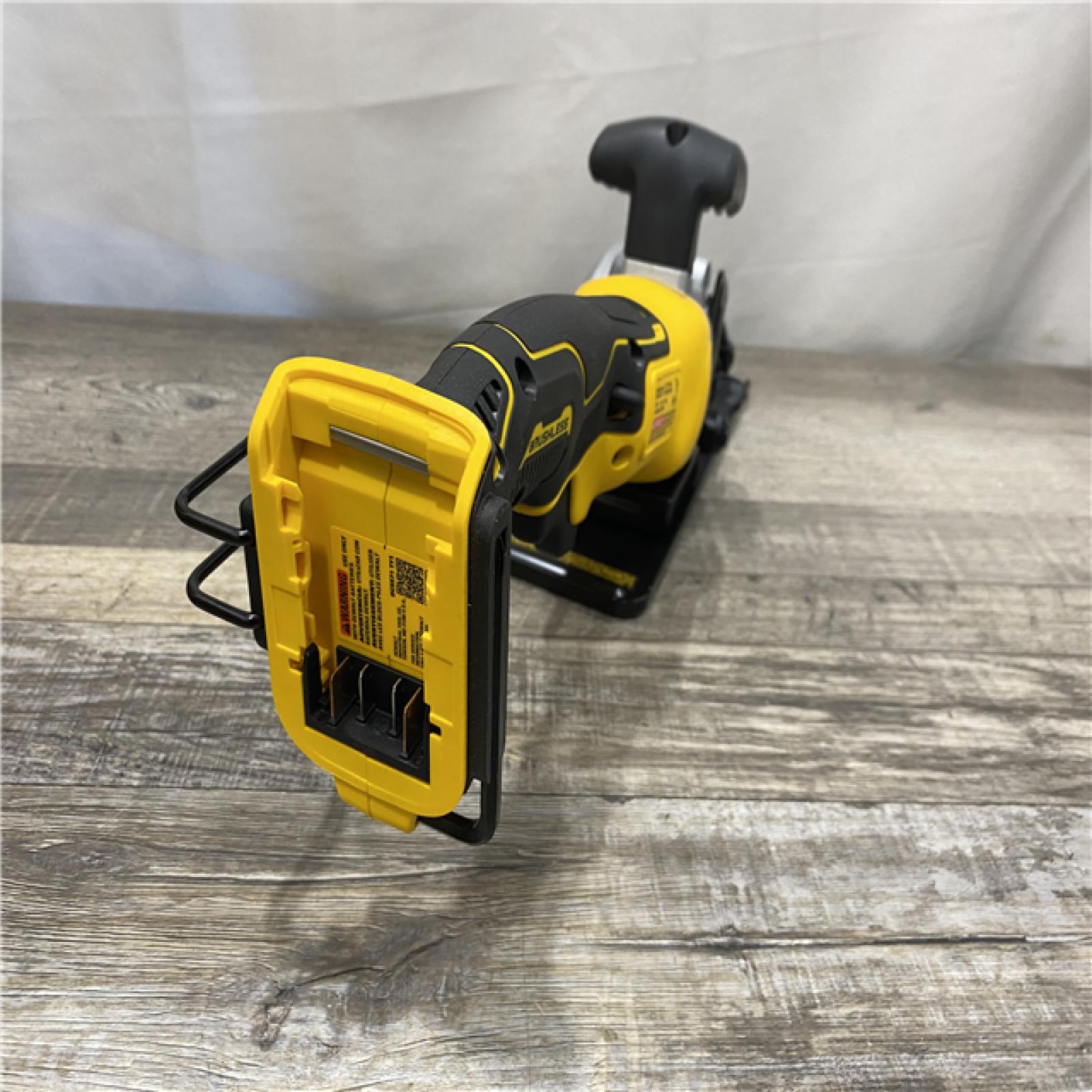 AS-IS DEWALT ATOMIC 20V MAX Cordless Brushless 4-1/2 in. Circular Saw (Tool Only)