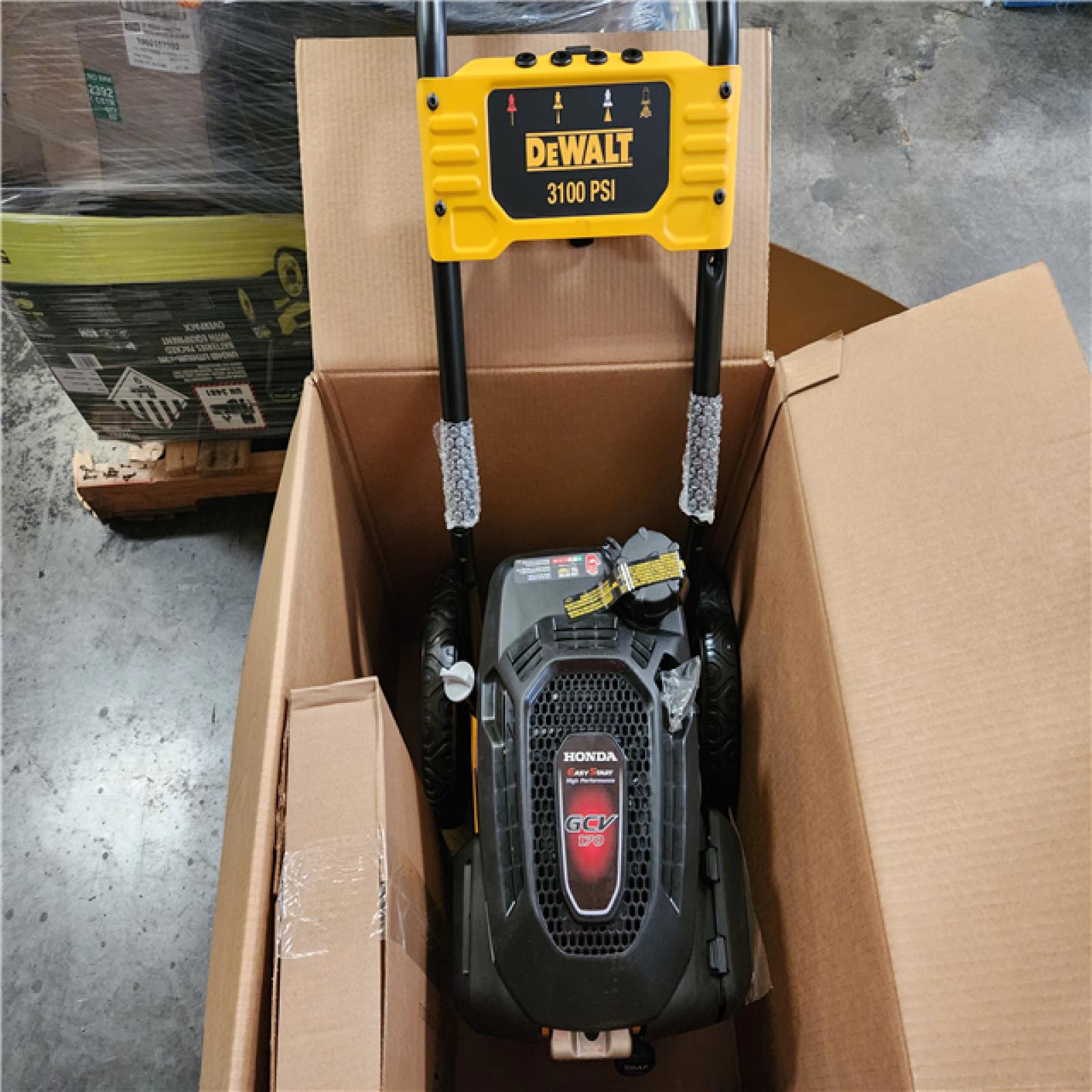 Phoenix NEW DEWALT 3100 PSI 2.3 GPM Cold Water Gas Pressure Washer with 163cc Engine