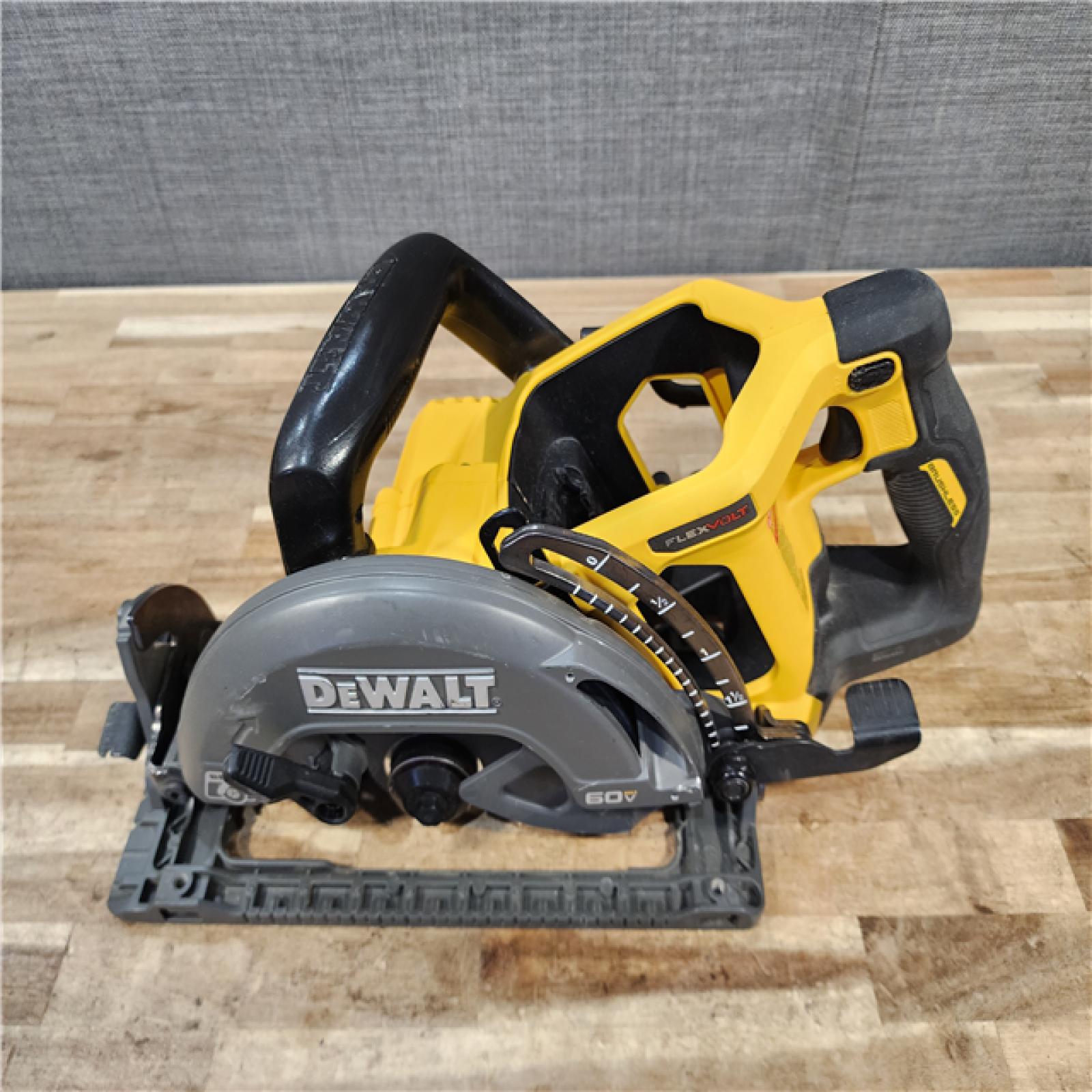 HOUSTON LOCATION - AS-IS DEWALT FLEXVOLT 60V MAX Cordless Brushless 7-1/4 in. Wormdrive Style Circular Saw (Tool Only)