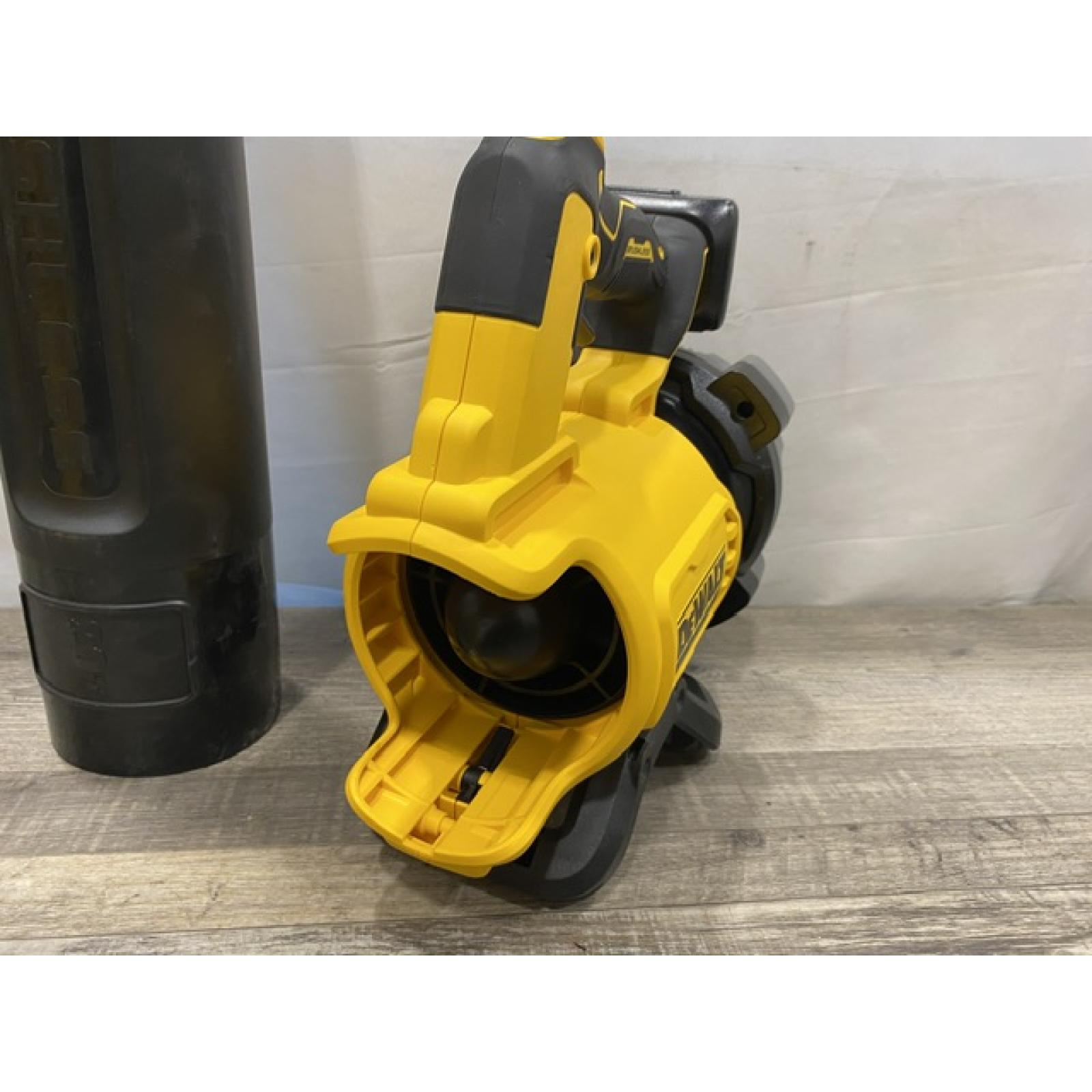 AS-IS DEWALT 20V MAX* XR Brushless Cordless Handheld Blower Kit