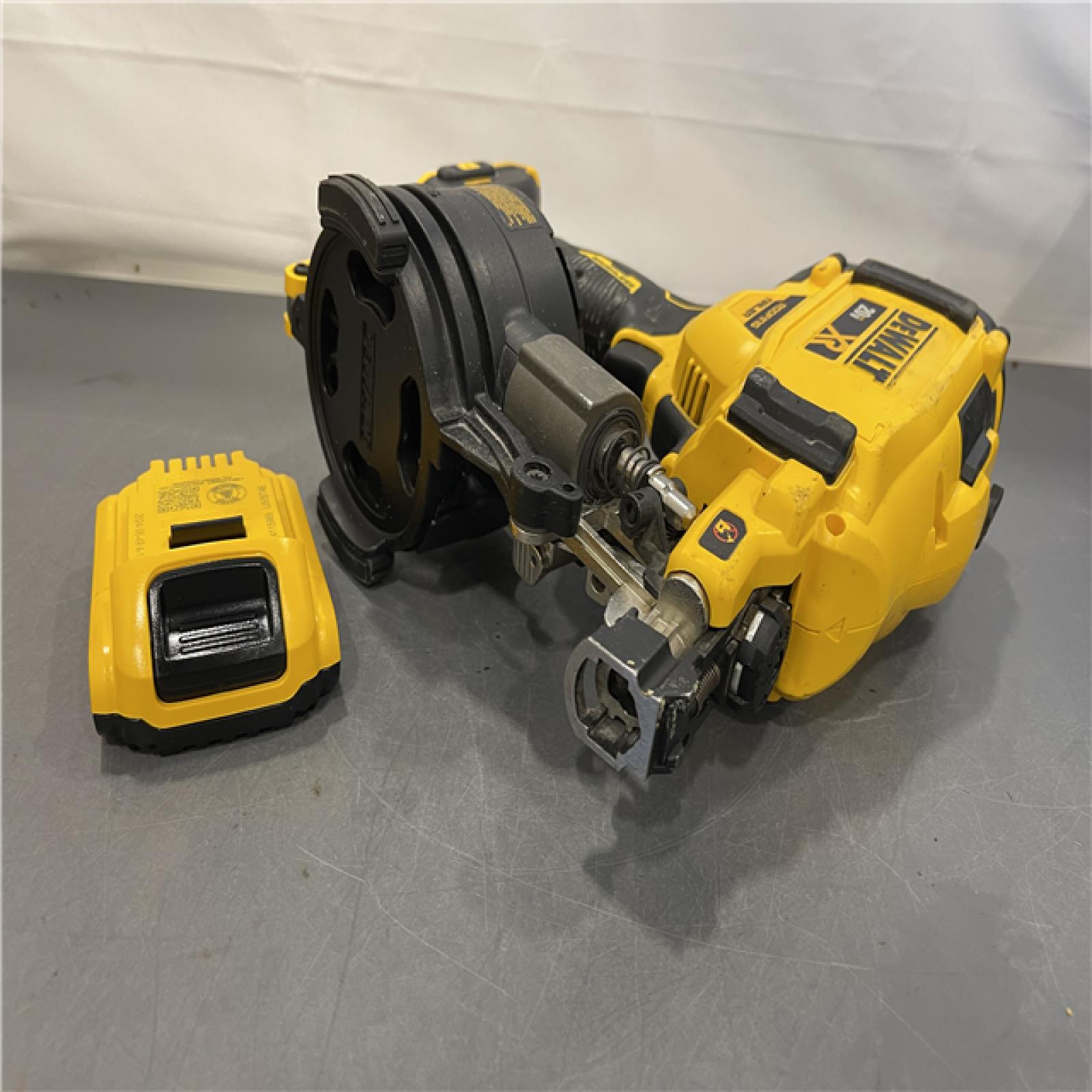 AS-IS - DEWALT 20V MAX Lithium-Ion 15-Degree Electric Cordless Roofing Nailer Kit