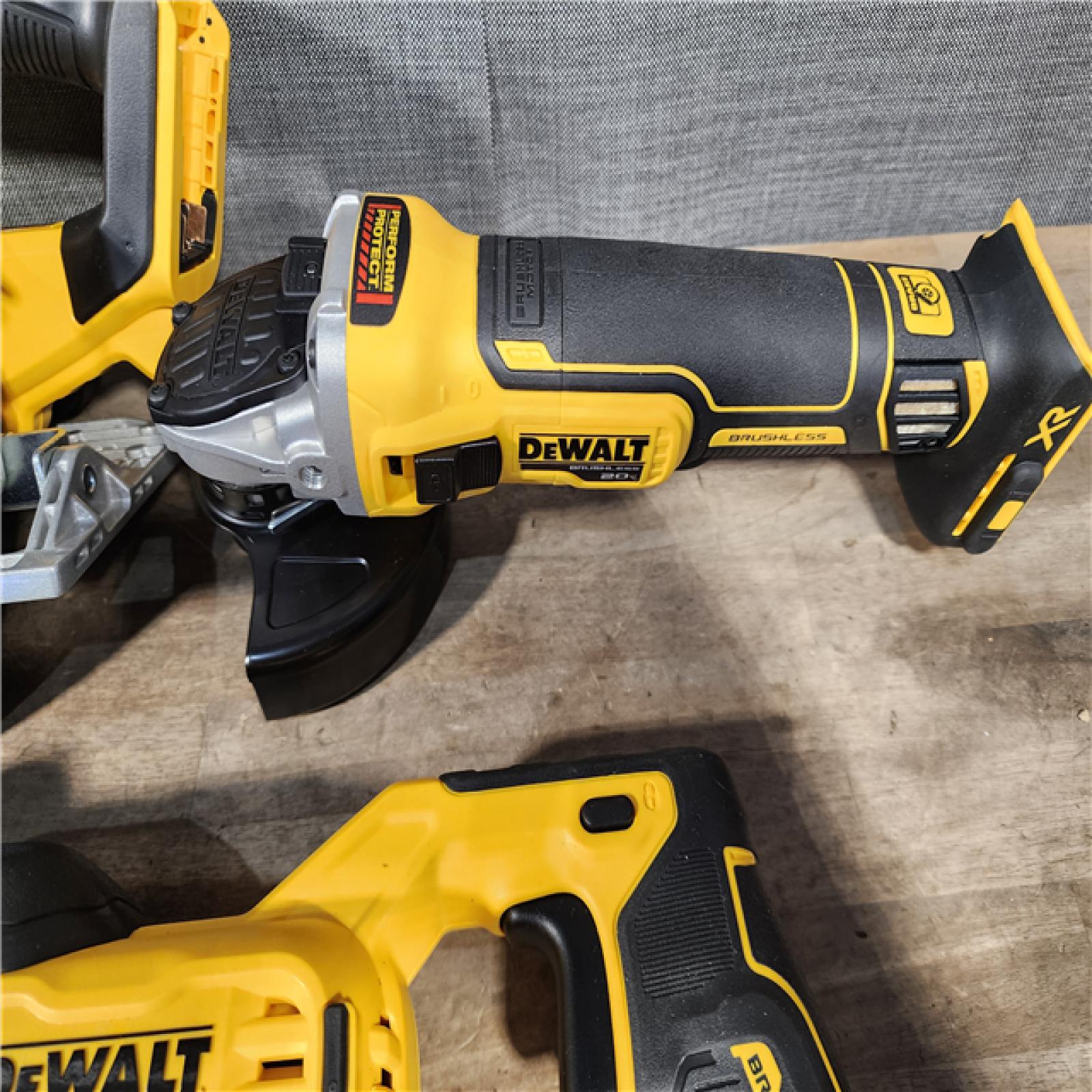 HOUSTON LOCATION - AS-IS DEWALT 20-Volt XR Lithium-Ion 6-Tool Cordless Combo Kit with (2) 5.0 Ah Battery Packs and Charger