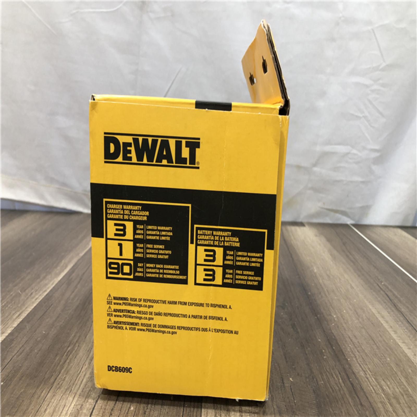 NEW- DEWALT 20V/60V MAX FLEXVOLT Lithium-Ion 9.0Ah Battery and Charger Starter Kit