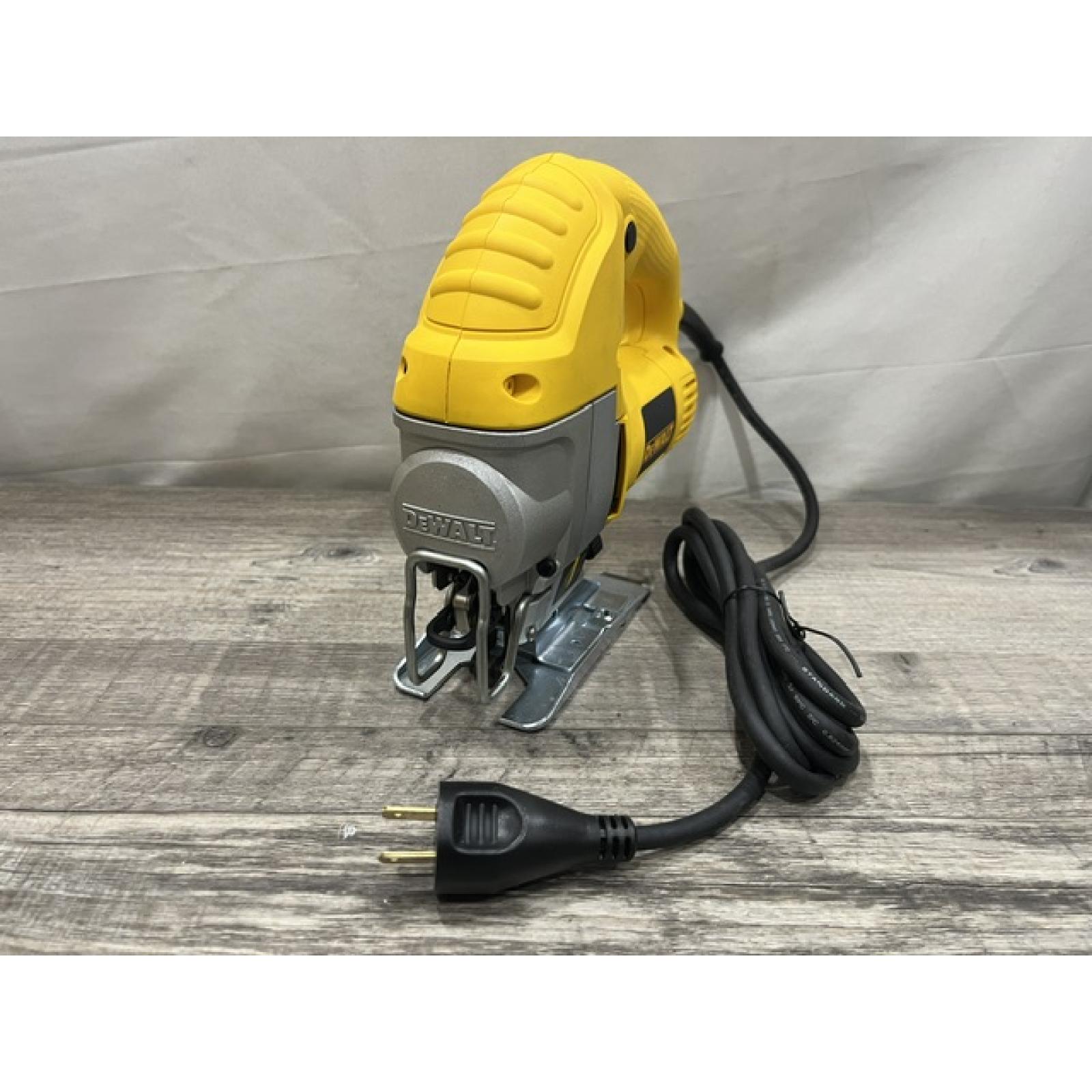 AS-IS DEWALT 5.5 Amp Corded Variable Speed Jig Saw With Bag