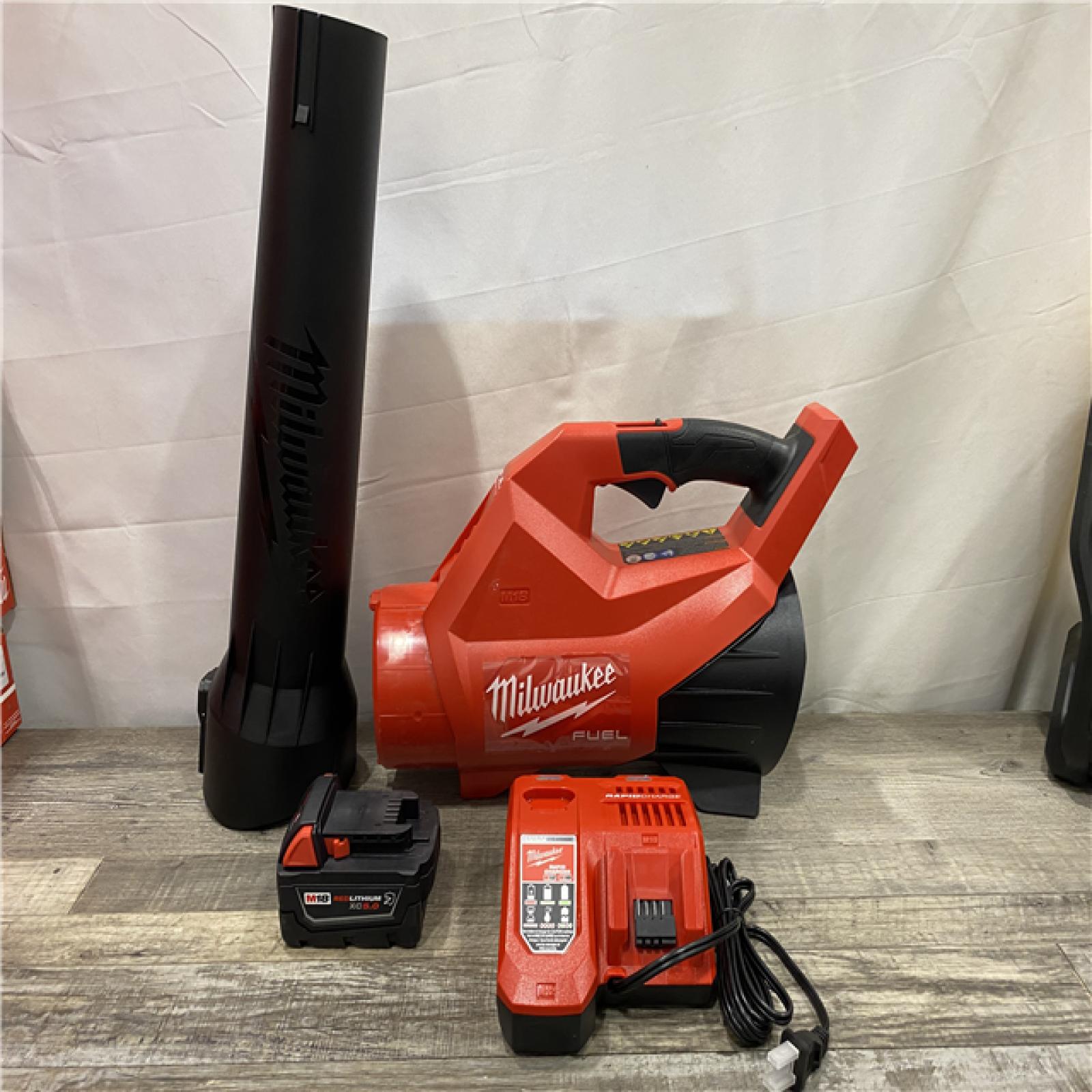 AS-IS Milwaukee FUEL 120 MPH 500 CFM 18V Brushless Cordless Battery Powered Leaf Blower Kit