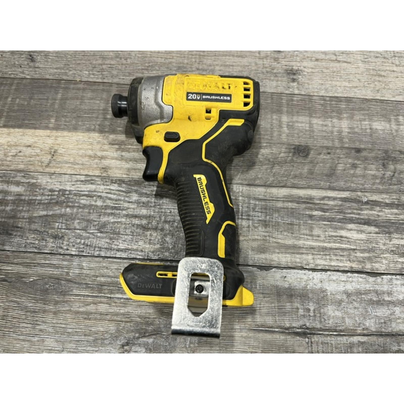 AS-SI DEWALT Atomic 20V Max Lithium-Ion Brushless Cordless Compact 1/4 in. Impact Driver Kit