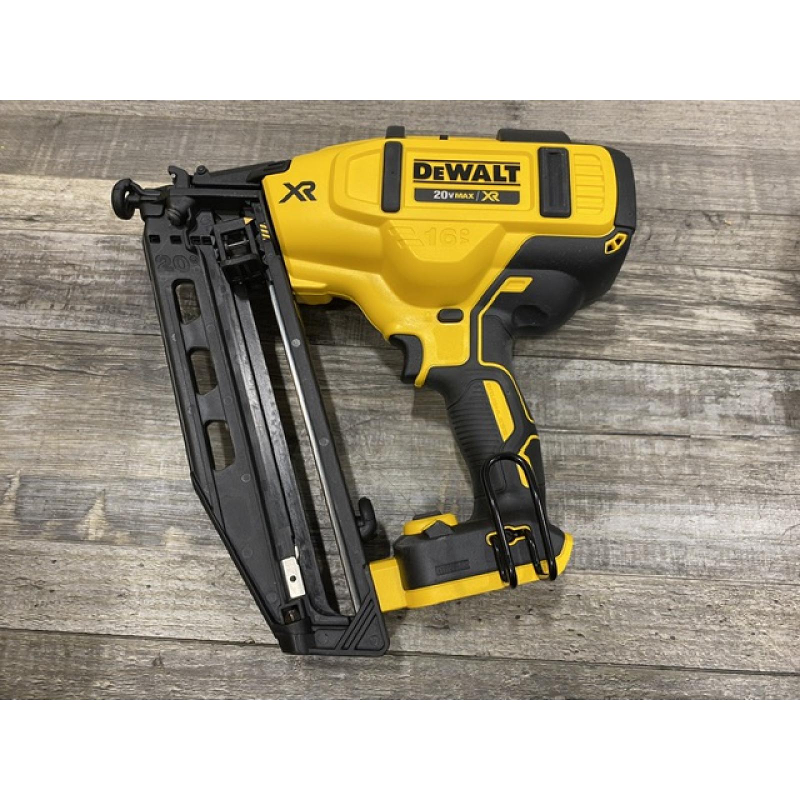 AS-IS DEWALT 20V MAX XR 16-Gauge Electric Cordless Angled Finishing Nailer Kit