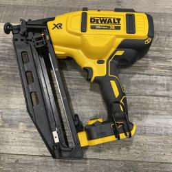 AS-IS DEWALT 20V MAX XR 16-Gauge Electric Cordless Angled Finishing Nailer Kit