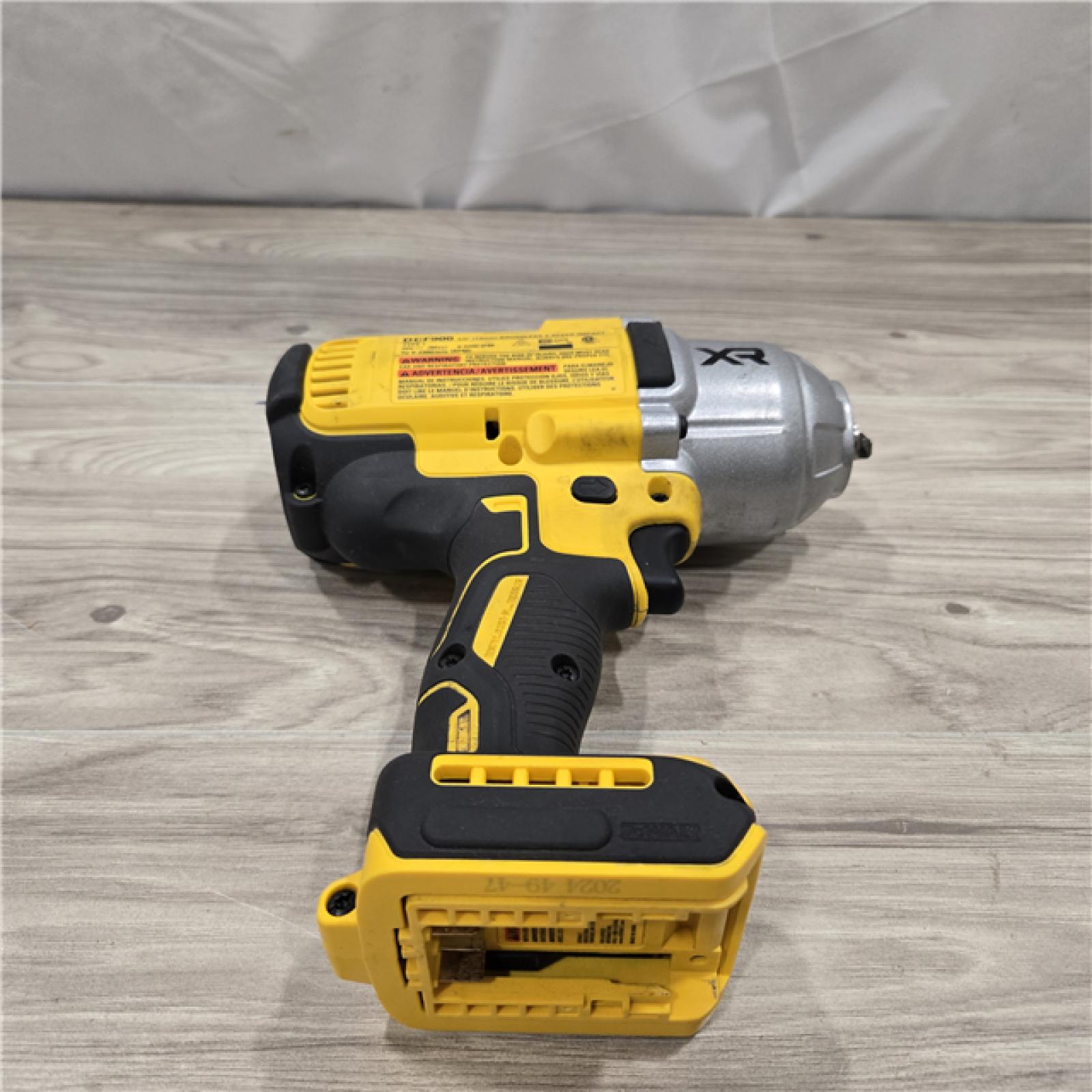 AS-IS Dewalt 20V MAX Cordless 1/2 in. Impact Wrench Kit