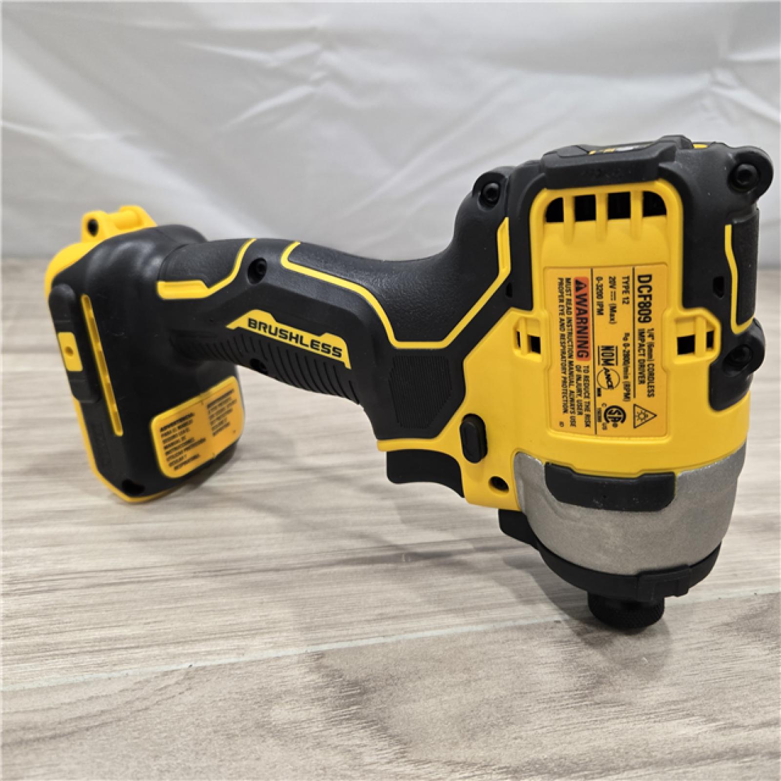 LIKE NEW! - Dewalt 20V MAX ATOMIC Compact Cordless Drill Driver and Impact Driver Combo Kit