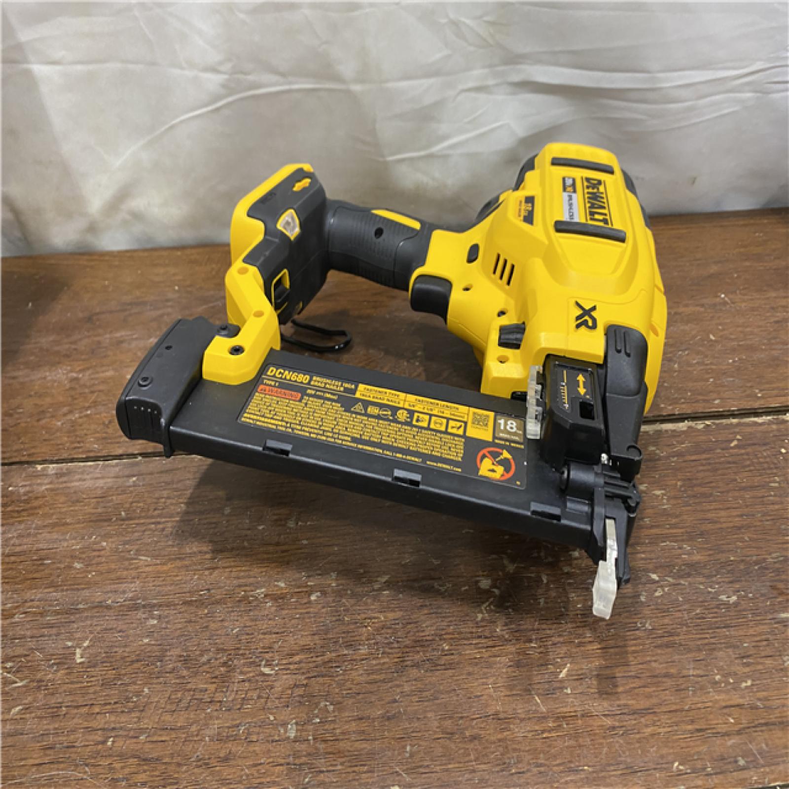 AS-IS DEWALT 20V MAX XR 18 Gauge Brad Nailer Kit