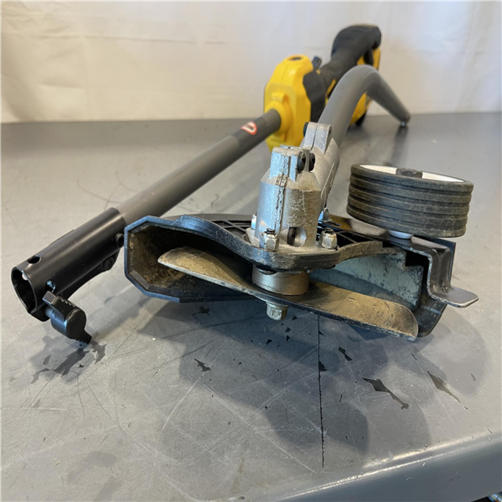 AS-IS - DeWalt FLEXVOLT 60V MAX 7.5 in. Brushless Cordless Attachment Capable Edger Kit