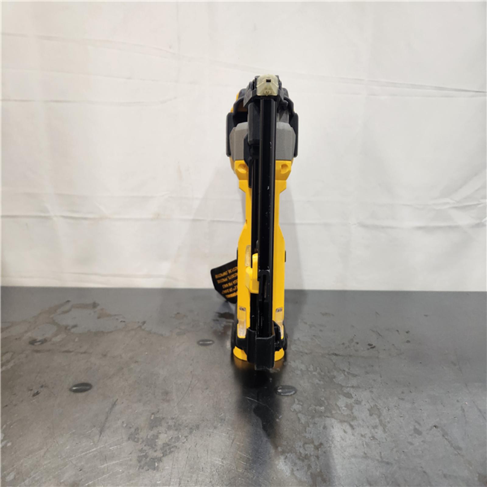 AS-IS- DEWALT ATOMIC 20V MAX Lithium Ion Cordless 23 Gauge Pin Nailer Kit