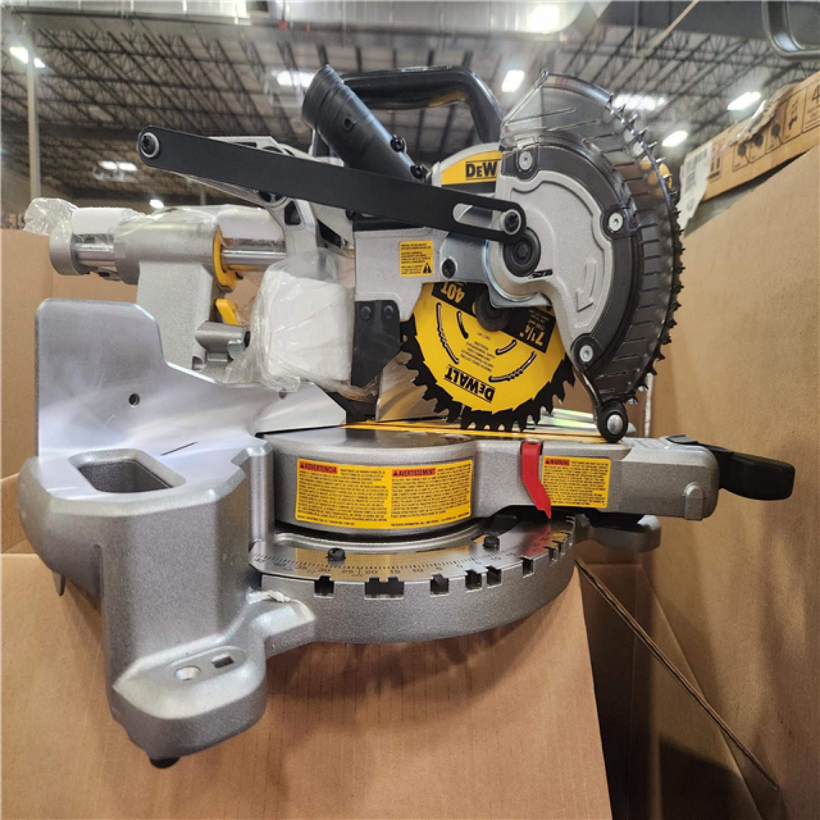 Phoenix NEW DEWALT 20V MAX Cordless 7-1/4 in. Sliding Miter Saw with (1) 20V Battery 4.0Ah