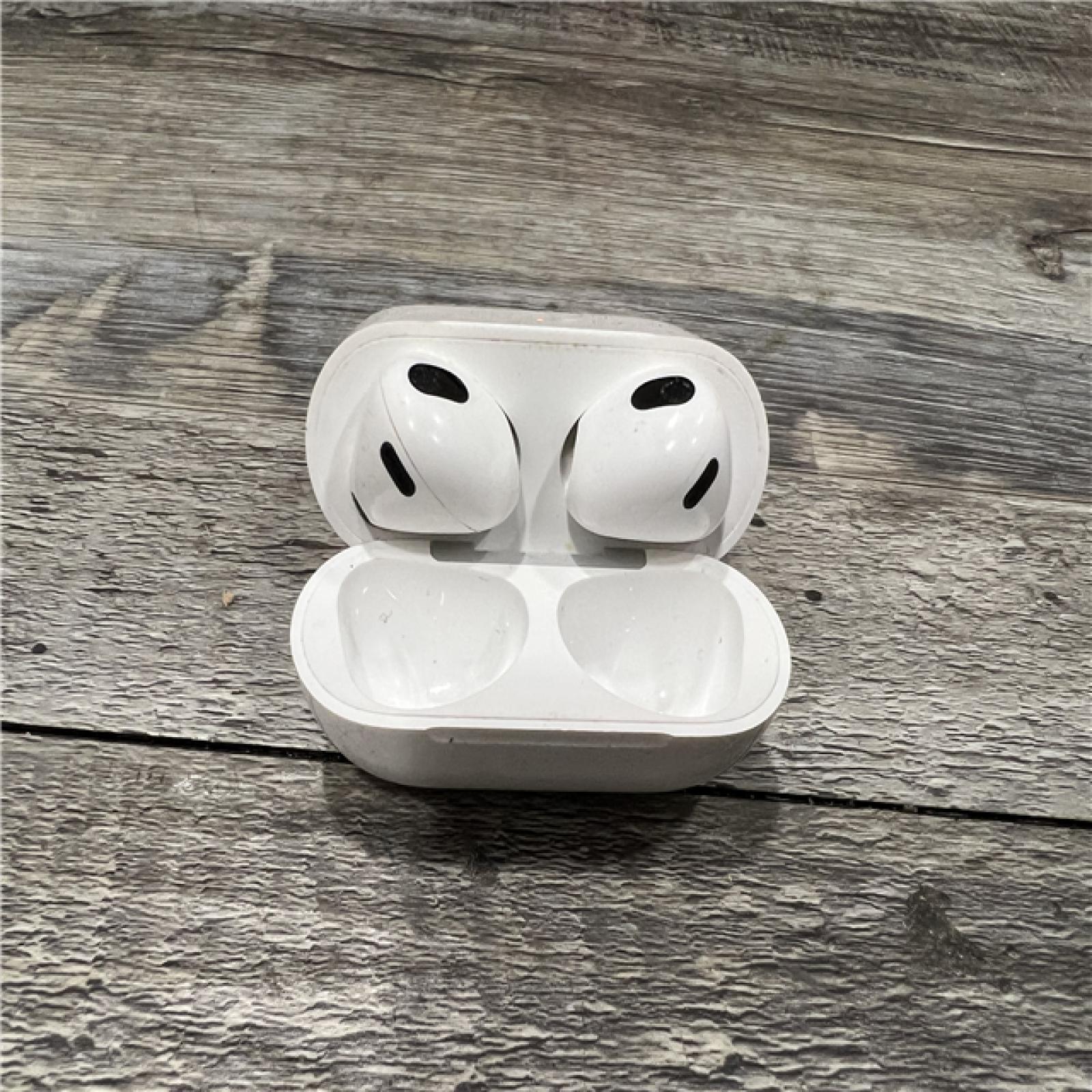 AS-IS Apple - AirPods (3rd generation) with Lightning Charging Case - White