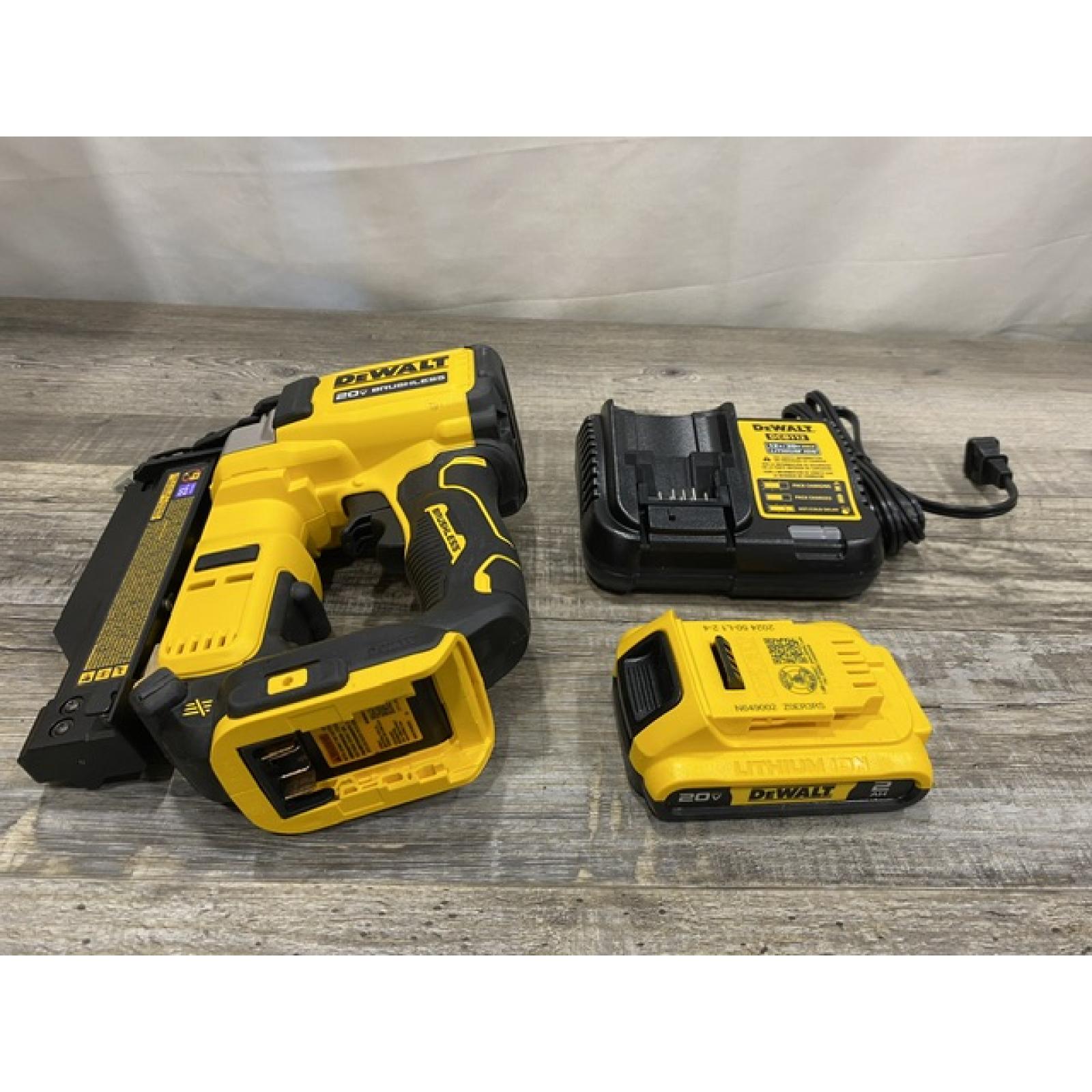 AS-IS DEWALT ATOMIC 20V MAX Lithium Ion Cordless 23 Gauge Pin Nailer Kit
