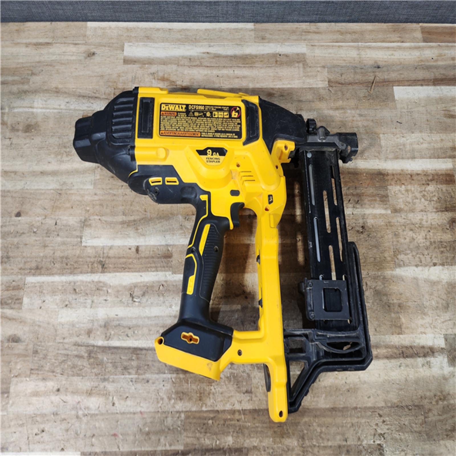 HOUSTON LOCATION - AS - IS DEWALT 20V MAX 9-Gauge Cordless Fencing Stapler (Tool Only)