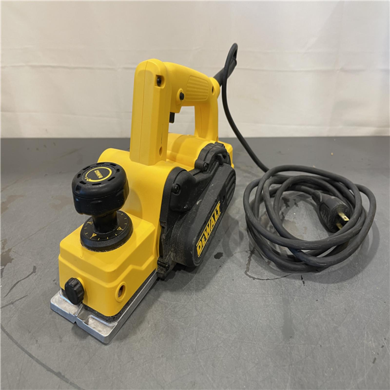 AS-IS - DEWALT 5.5 Amp 3-1/4 in. Portable Corded Hand Planer