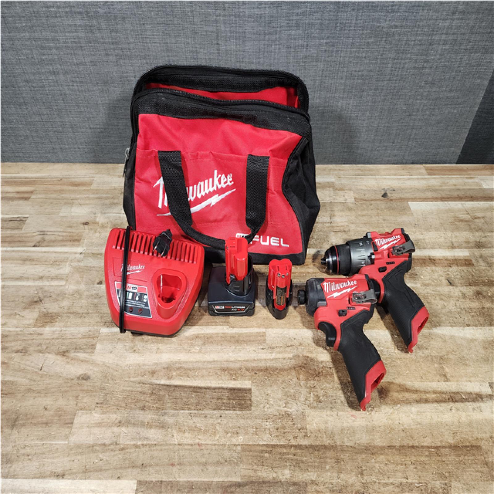 HOUSTON LOCATION - AS - IS Milwaukee 2 Tool Combo Kit W/ (2) Battery & Charger