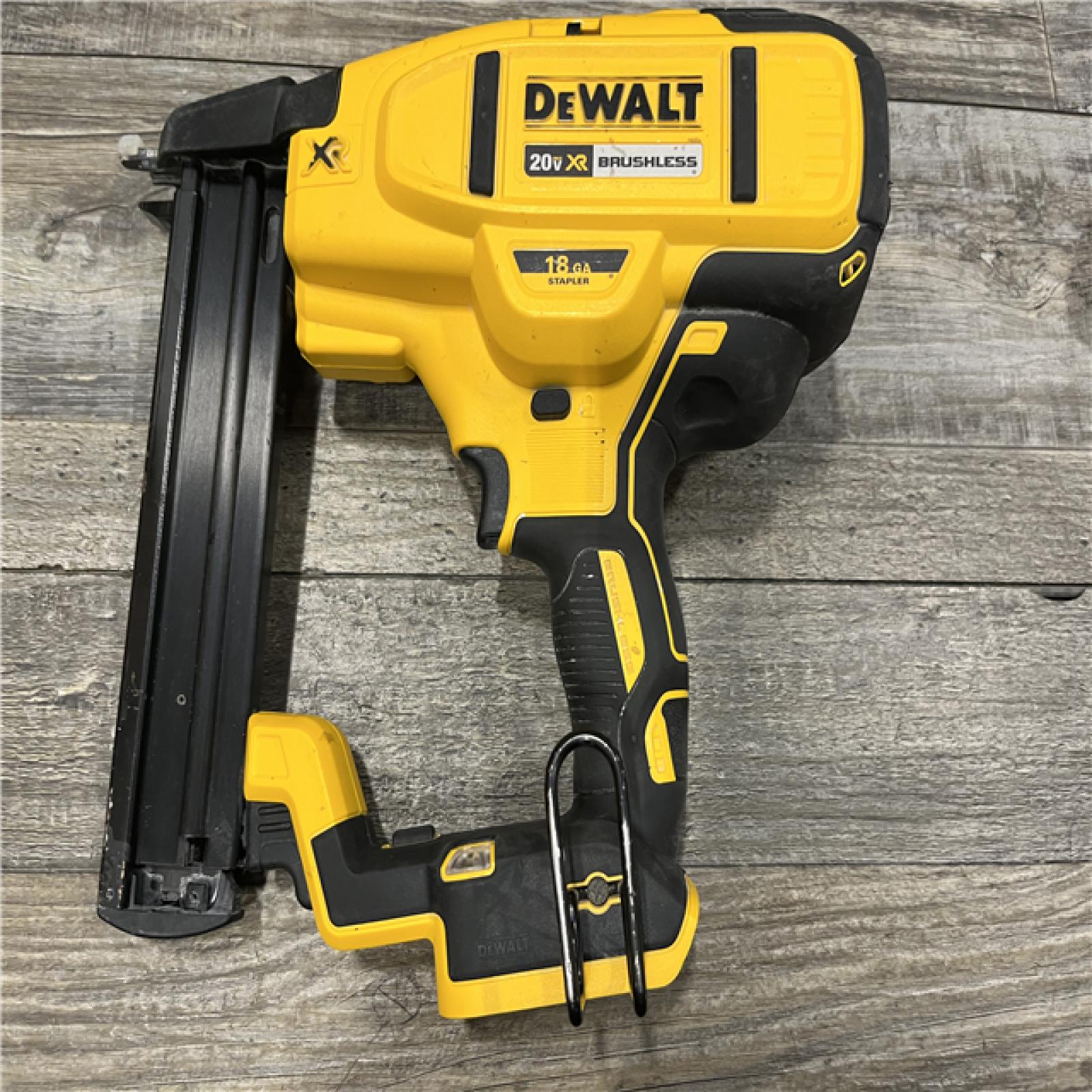 AS-IS DEWALT 20V MAX XR Lithium-Ion Cordless 18-Gauge Narrow Crown Stapler Kit