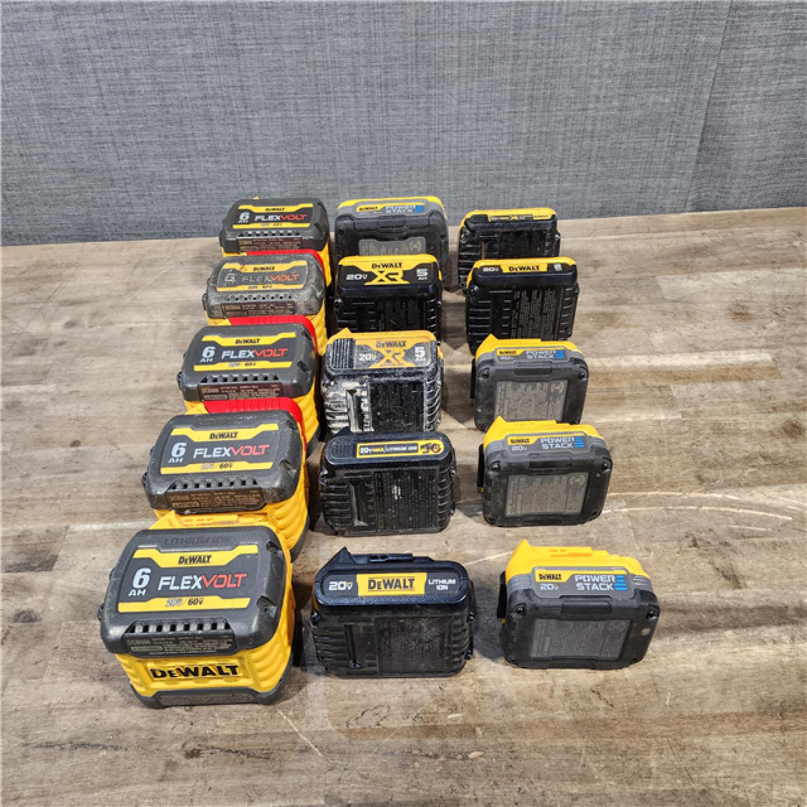 HOUSTON LOCATION - AS-IS DEWALT BATTERY PACK QTY - 15