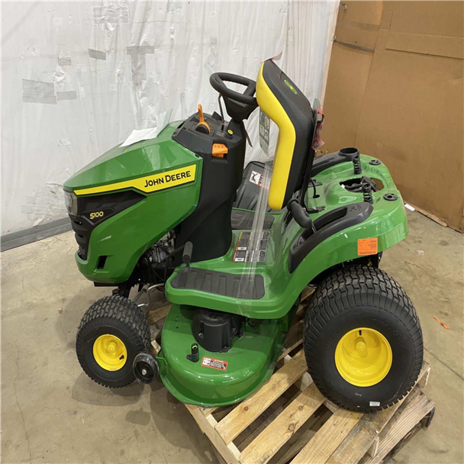 Houston Location - AS-IS Outdoor Power Equipment JOHN DEERE S100 42 INCH SIT DOWN MOWER