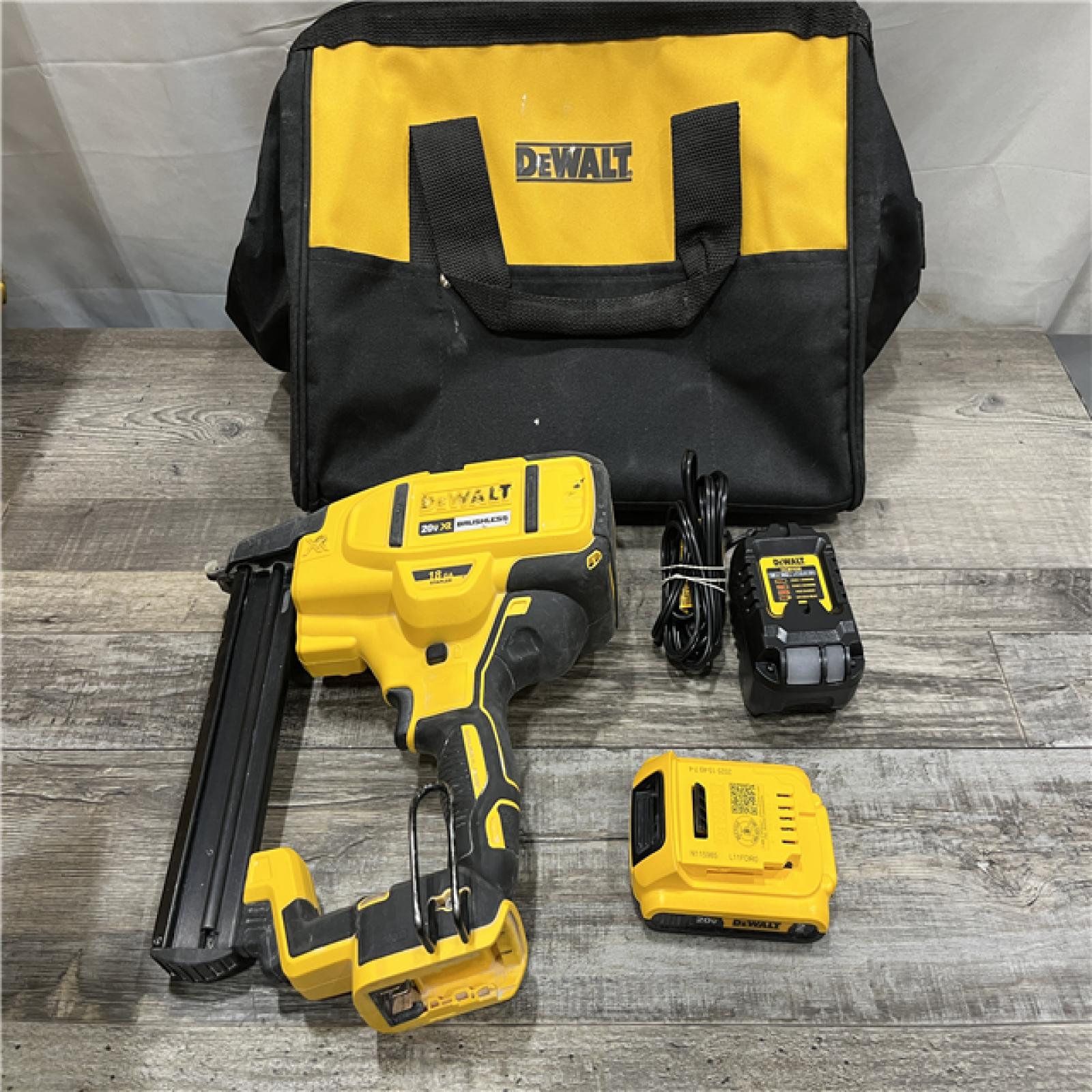 AS-IS DEWALT 20V MAX XR Lithium-Ion Cordless 18-Gauge Narrow Crown Stapler Kit