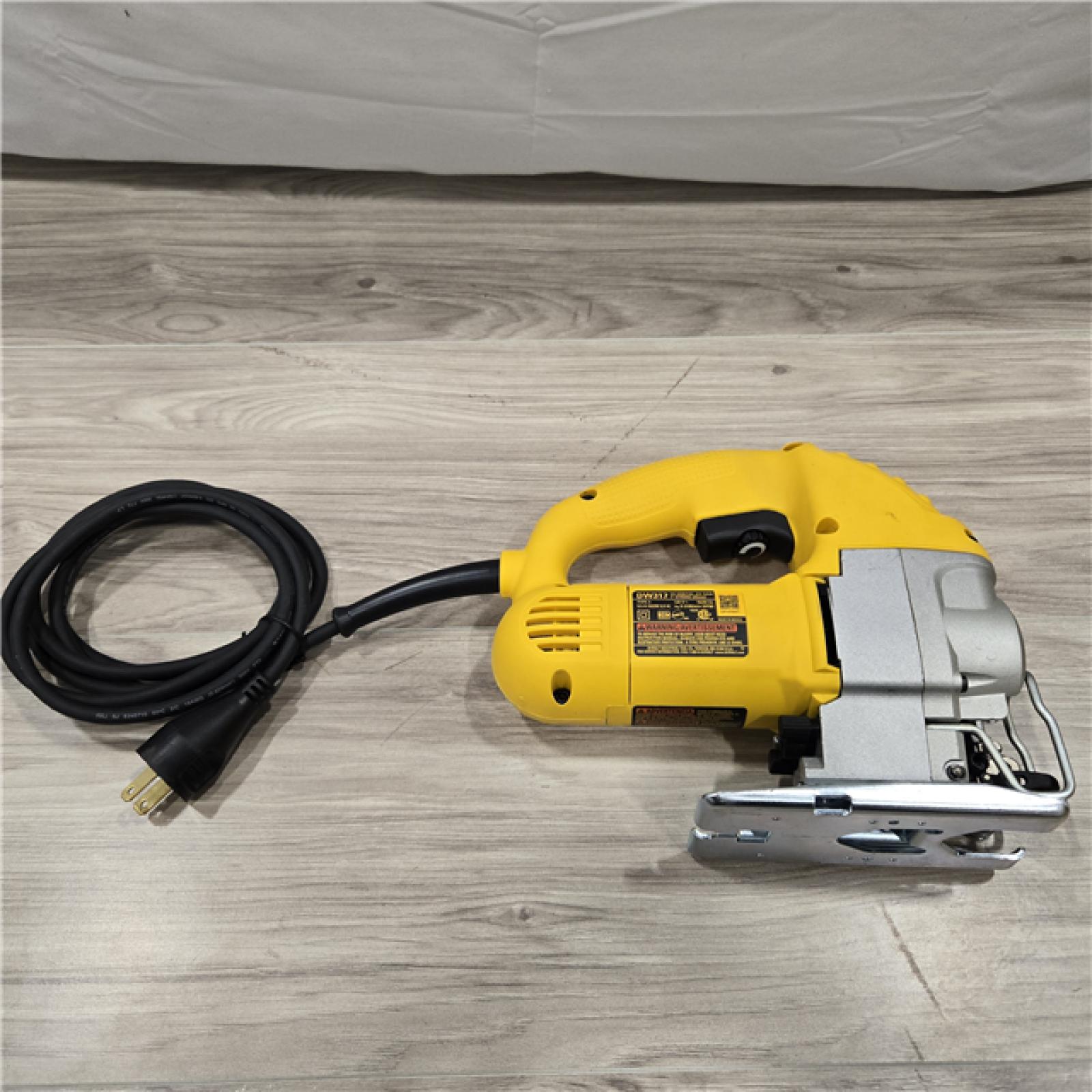 AS-IS DeWalt 5.5 Amp Corded Jig Saw Kit