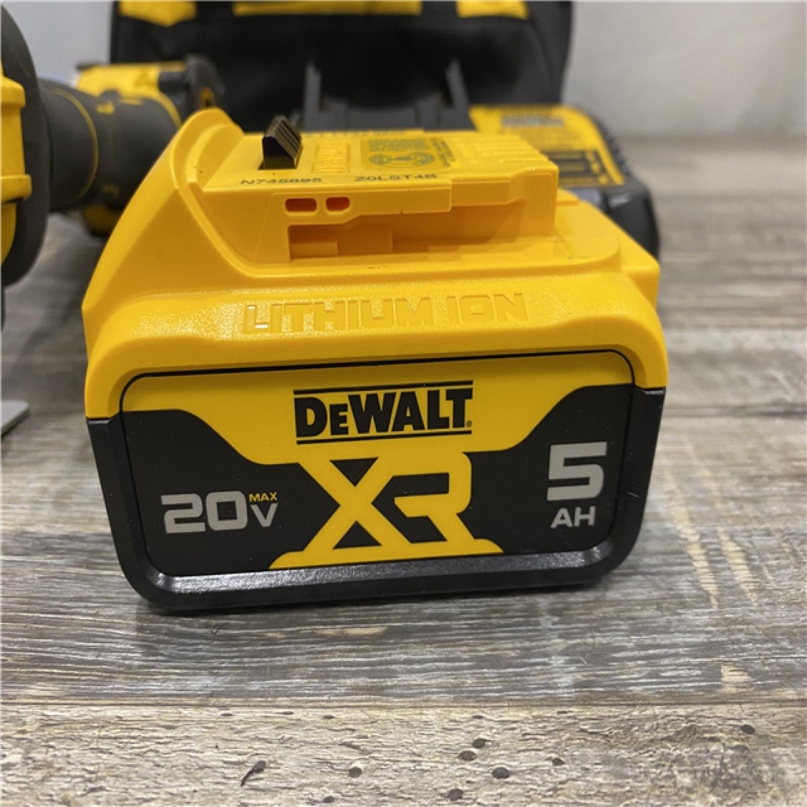 AS-IS DEWALT ATOMIC 20V MAX Lithium-Ion Cordless 1/4 in. Brushless Impact Driver Kit