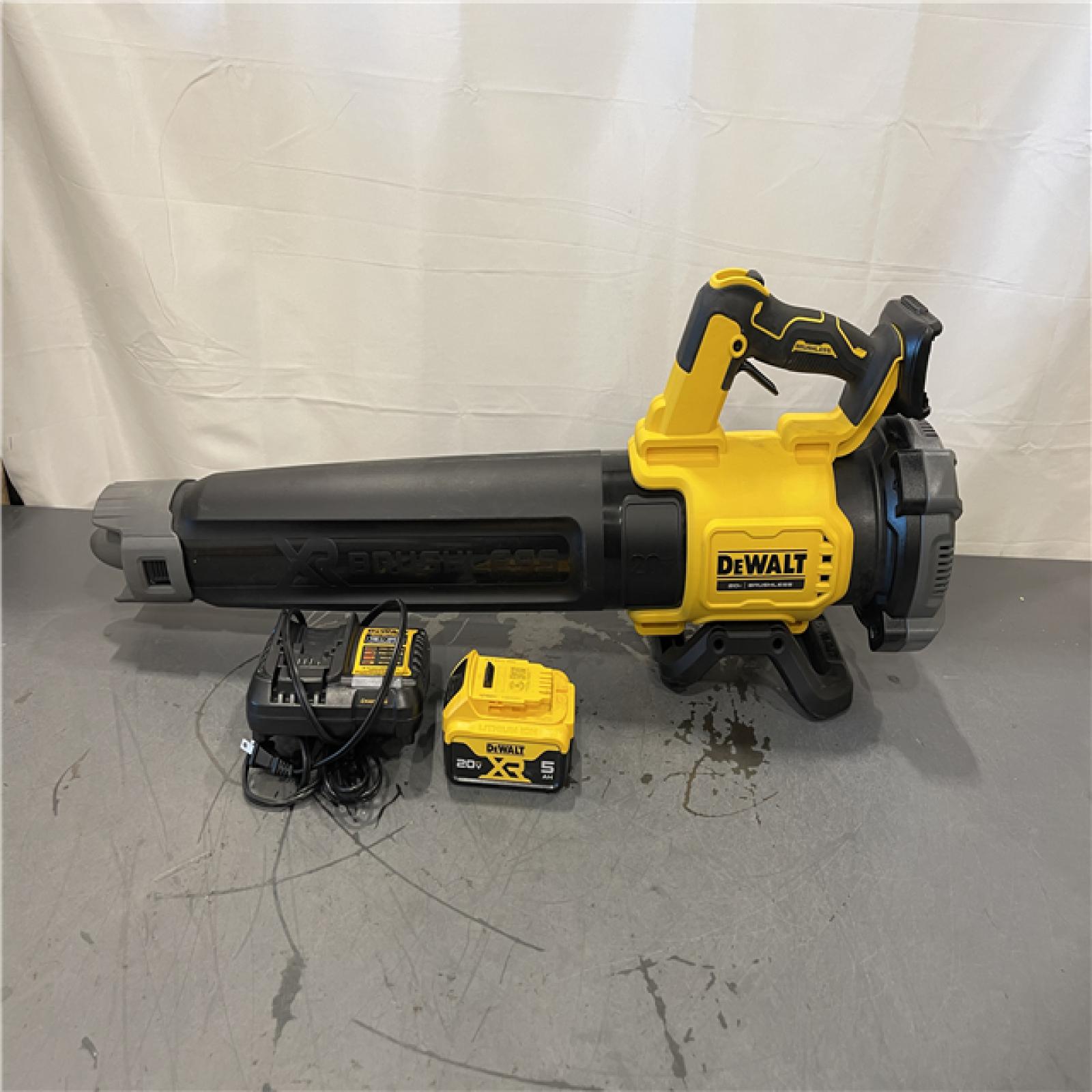 AS-IS - DeWalt Brushless Cordless Battery Powered Handheld Leaf Blower Kit