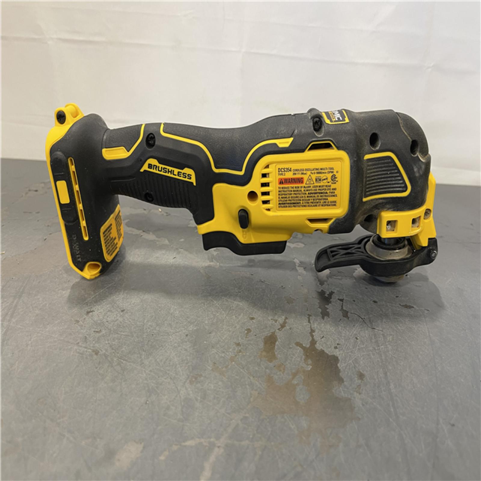 AS-IS - DEWALT ATOMIC 20V MAX Cordless Brushless Oscillating Multi Tool