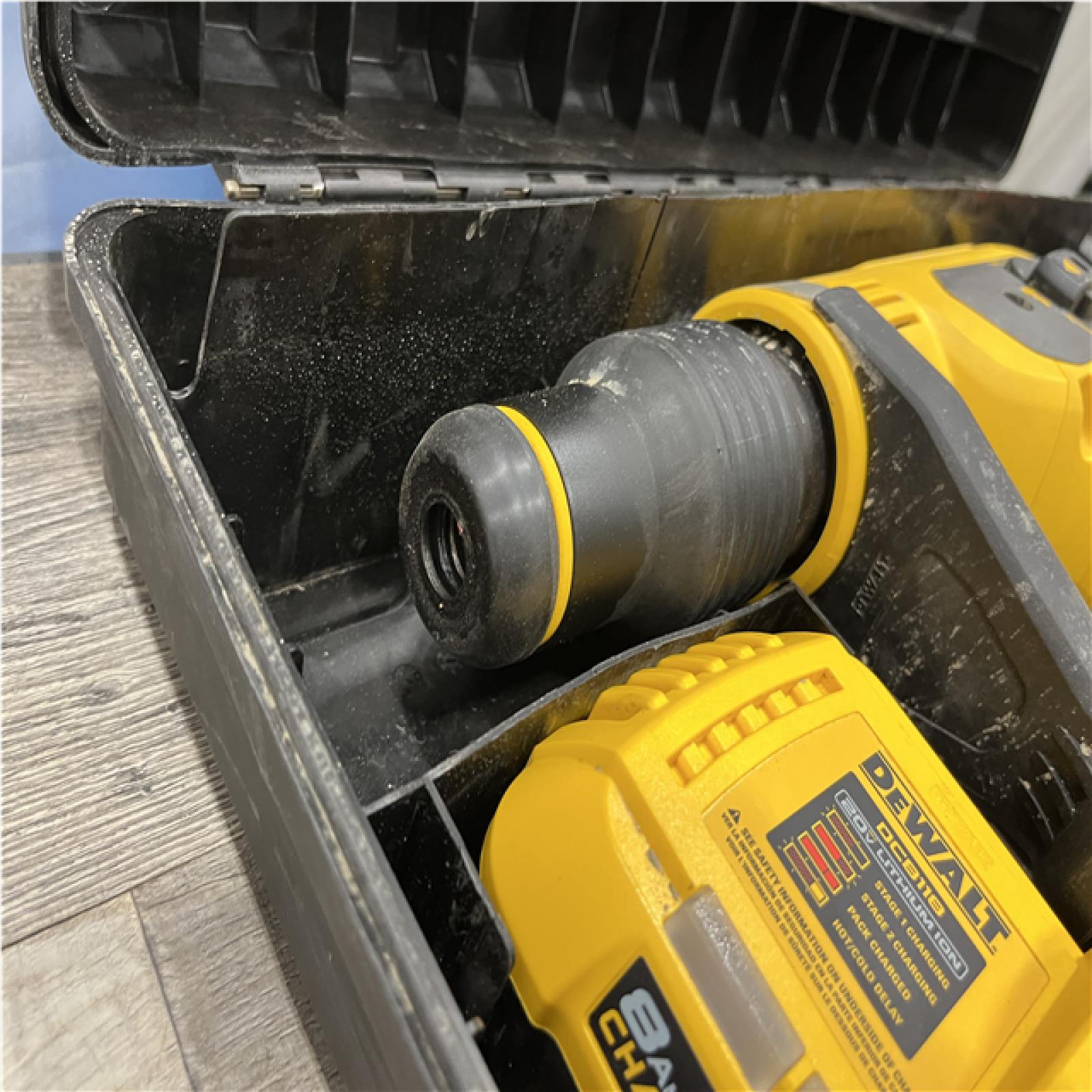 AS-IS DEWALT FLEXVOLT 60V MAX Cordless Brushless 1-9/16 in. SDS MAX Combination Rotary Hammer Kit