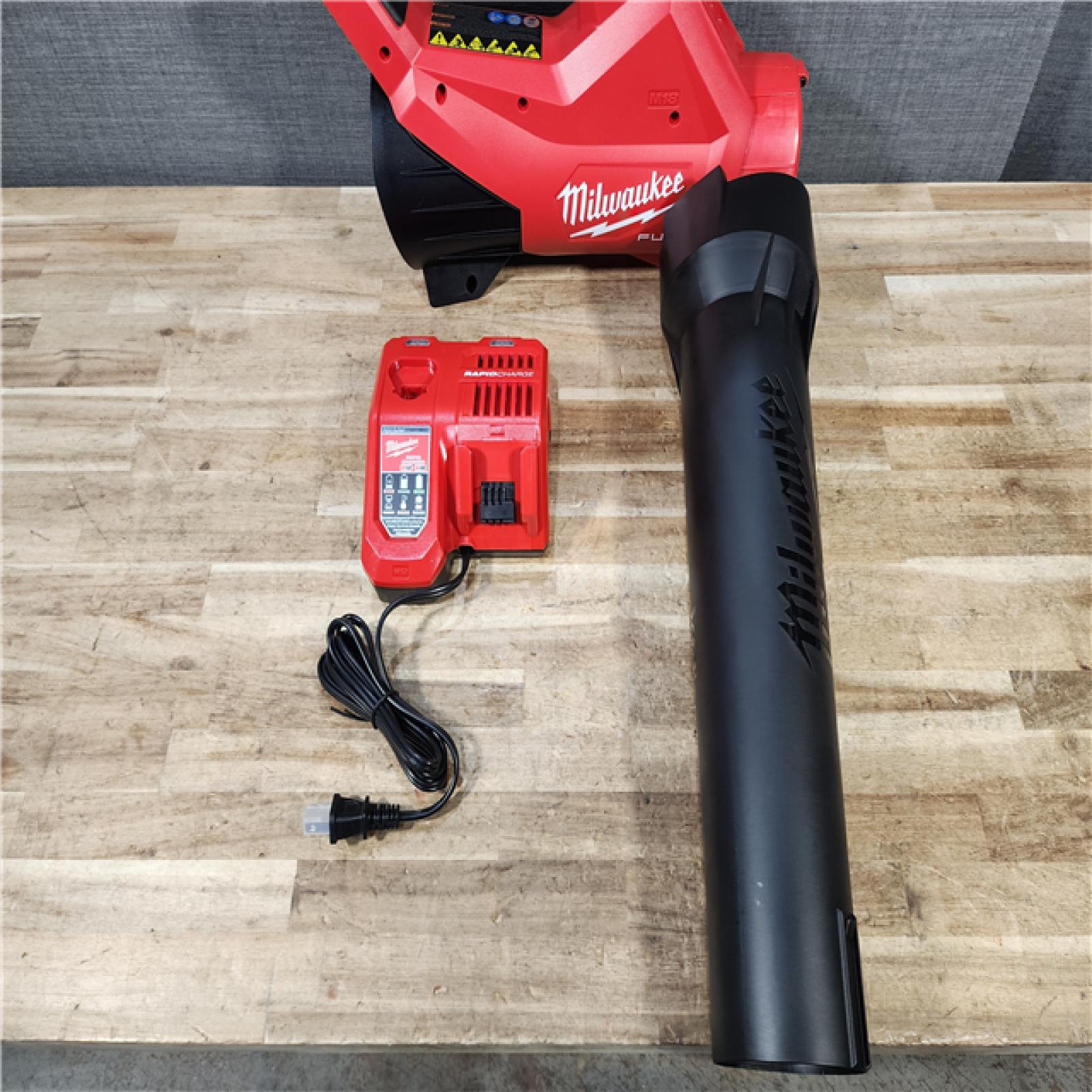 HOUSTON LOCATION - AS - IS Milwaukee FUEL 120 MPH 500 CFM 18V Brushless Cordless Battery Powered Leaf Blower Kit (NO BATTERY)