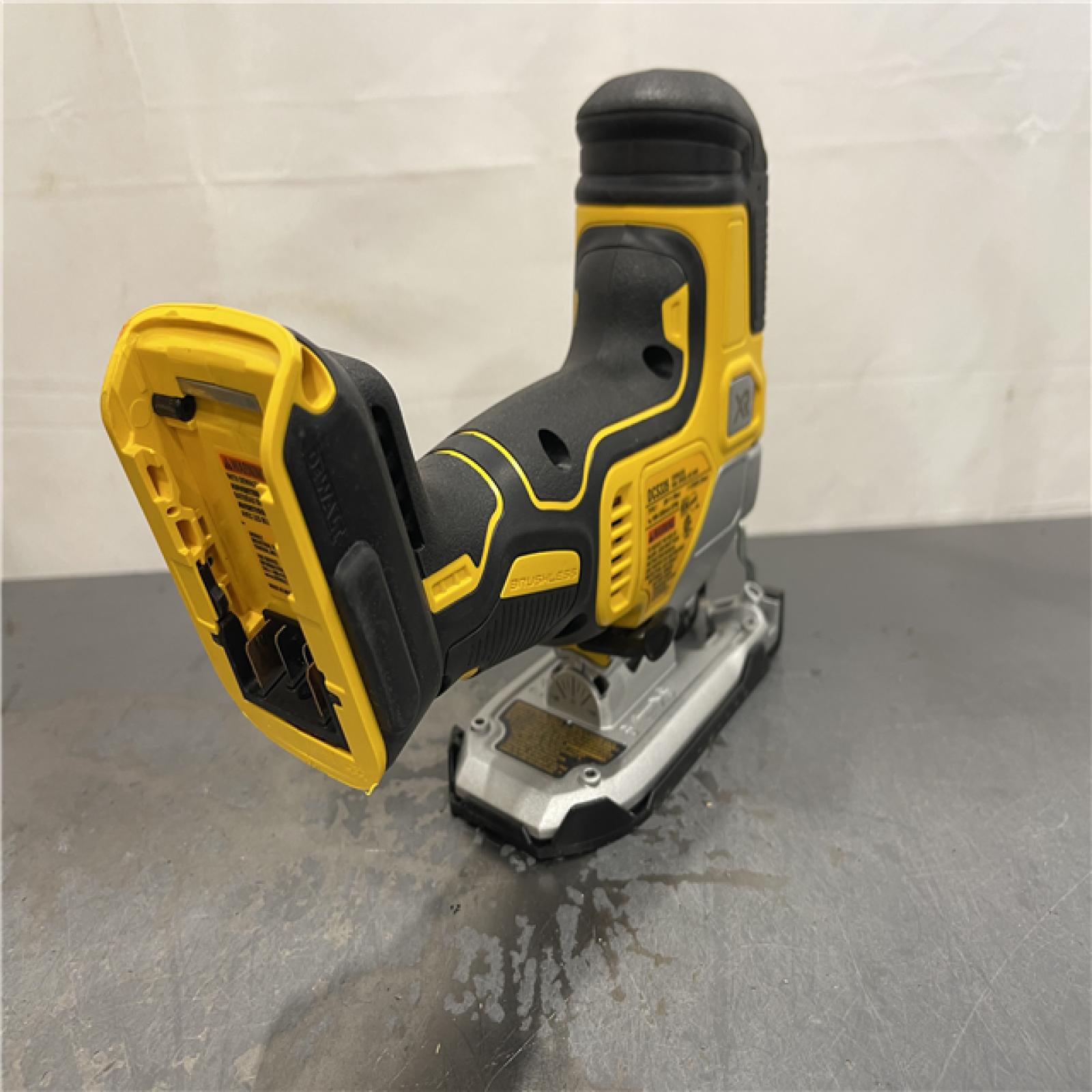 AS-IS - DEWALT 20V MAX XR Cordless Barrel Grip Jigsaw